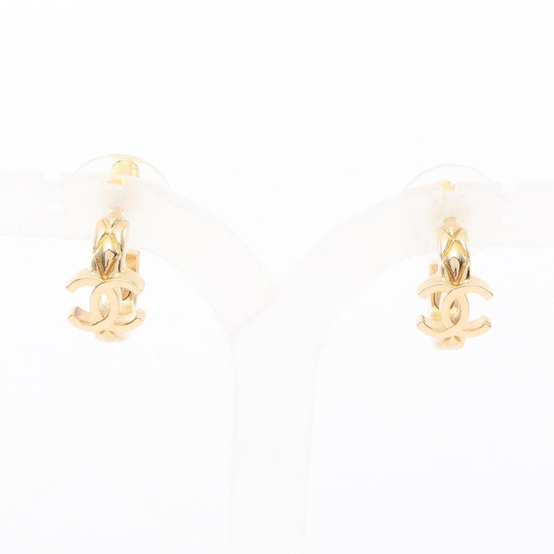 Chanel Coco Mark Hoop Earrings, Gold Plated (GP), Women's, Tone: --- Catalog ---Category: SizeSize (HxWxD): 15.00mm x 9.00mm / 0.59'' x 0.35''Category: DesignType: Hoop earringsColor: GoldGender: WomenMaterial: Gold platingCategory: GeneralBrand: Chanel--- Item Lis