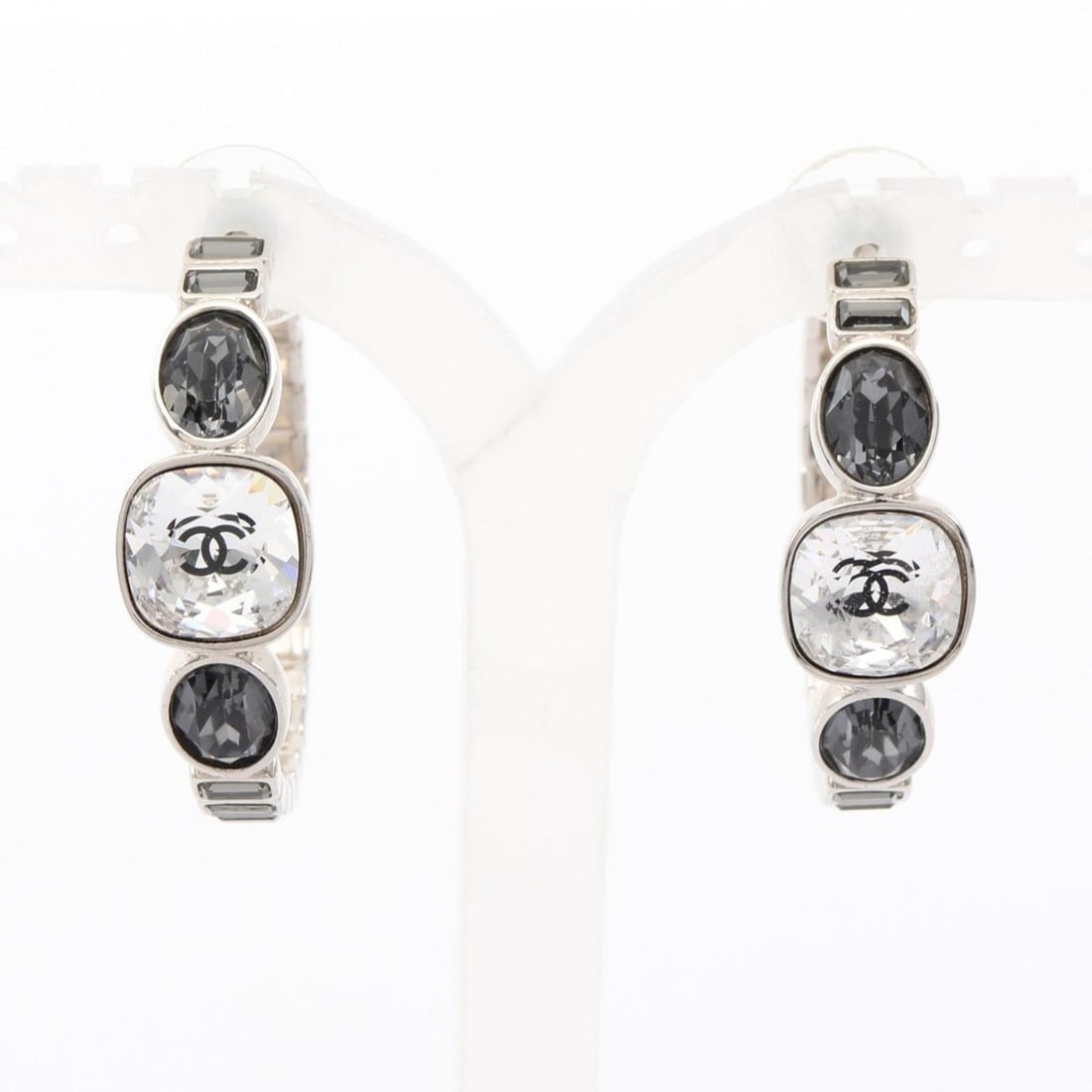 Chanel Coco Mark Hoop Earrings, Stainless Steel with Rhinestones, Women's, Silver, Clear, Black.: --- Catalog ---Category: SizeSize (HxWxD): 35.00mm x 11.00mm / 1.38'' x 0.43''Category: DesignType: Hoop earringsColor: Black, Clear, SilverGender: WomenMaterial: Rhinestone, Stainless steelCategory: