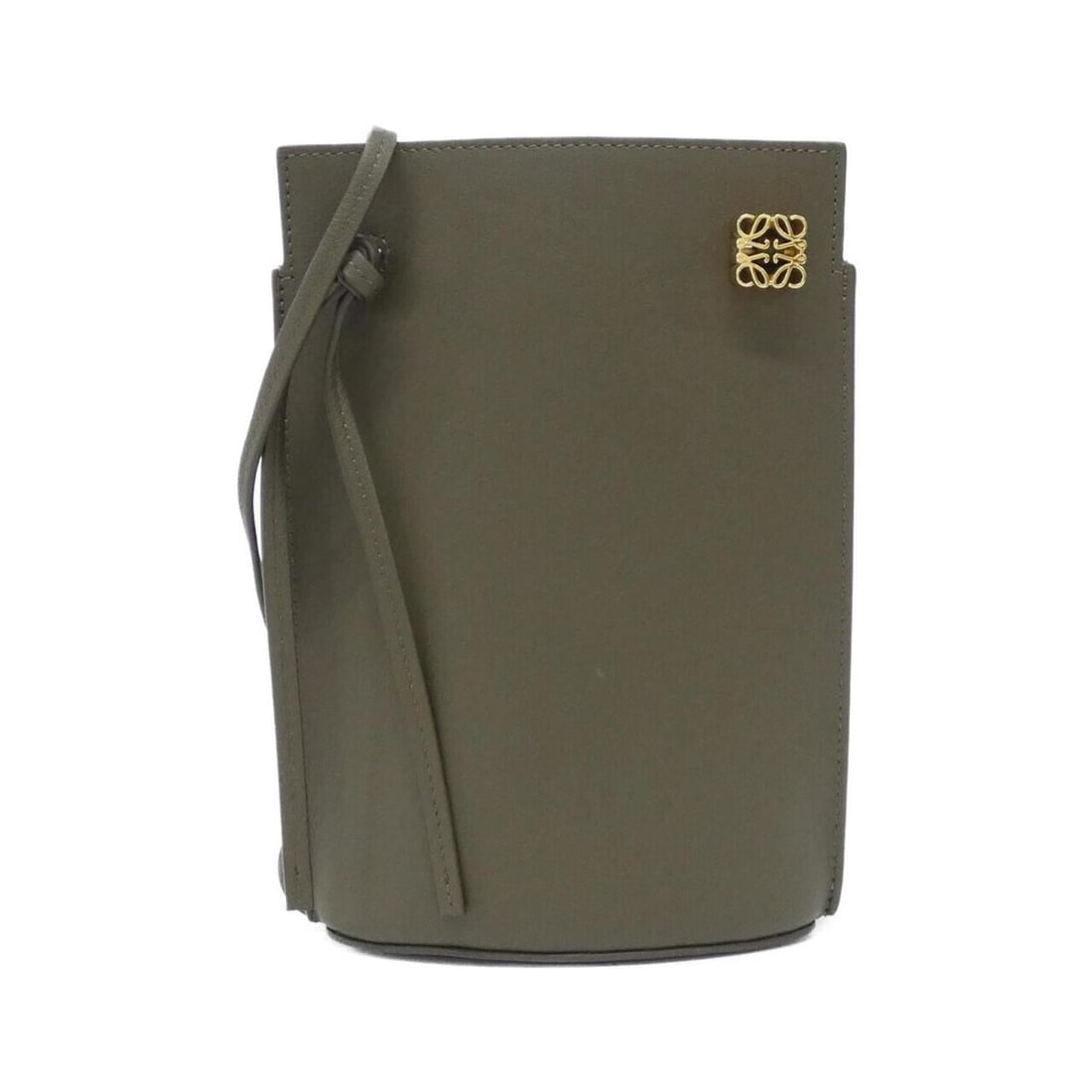 Loewe Dice Pocket C630R12X01 Shoulder Bag: --- Catalog ---Category: SizeSize (HxWxD): 20cm x 13cm x 4cm / 7.87'' x 5.11'' x 1.57''Category: DesignType: Shoulder bagColor: Dark khakiGender: Men,WomenMaterial: Leather Hardware Color: GoldLeather