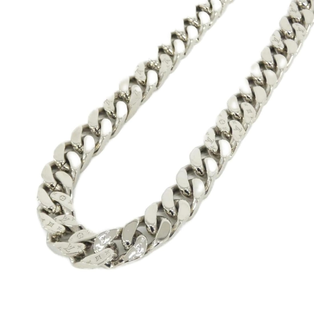 Louis Vuitton Necklace LV Chain Links M69987: --- Catalog ---Category: SizeNeck Circumference: 47 cm / 18.5''Category: DesignColor: SilverGender: Men,WomenNecklace Type: NecklaceCategory: GeneralMPN: M69987Brand: Louis Vuitton--- Item List ---Sec