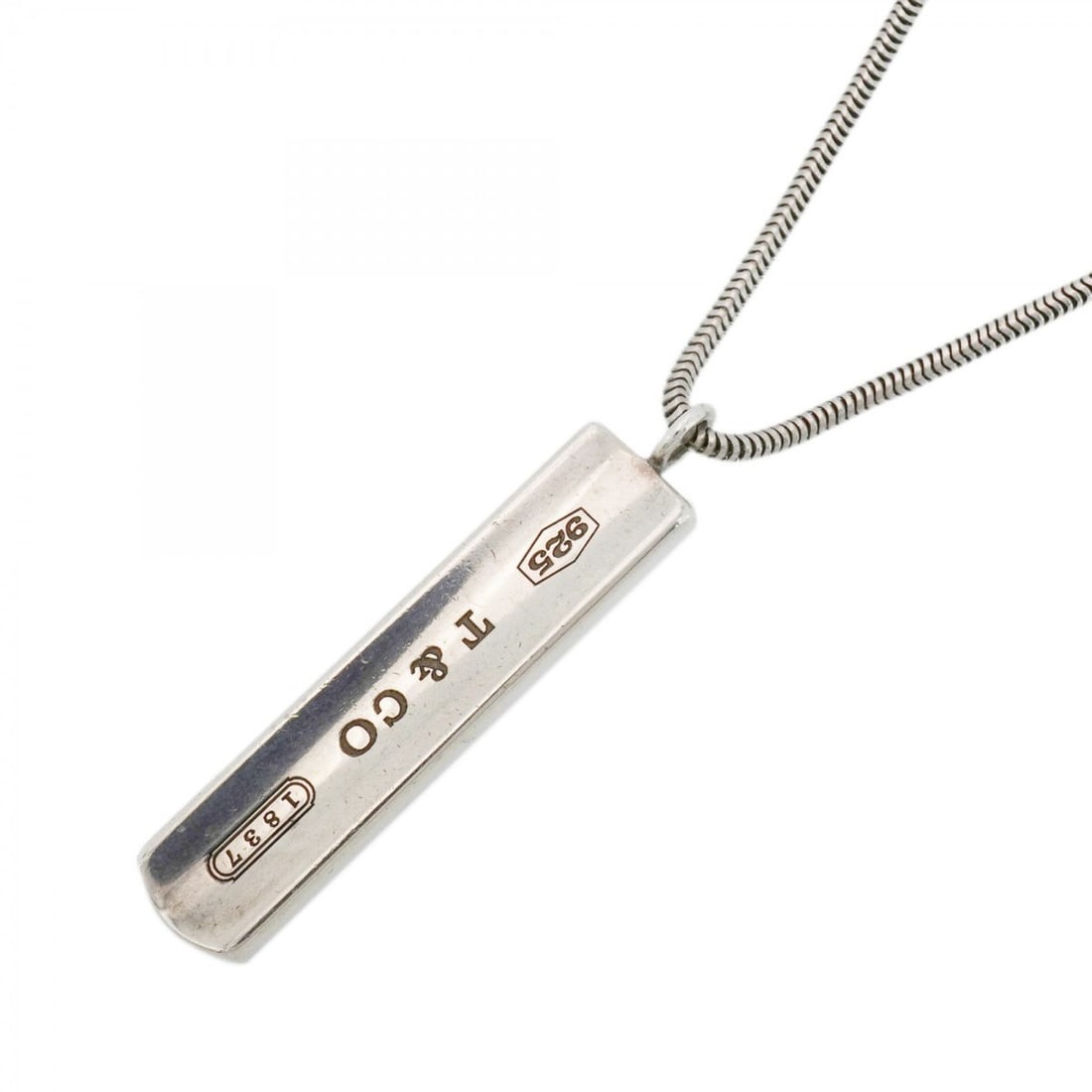 Tiffany & Co. Narrow Bar Necklace, Sterling Silver 925, for Men and Women: --- Catalog ---Category: SizePendant Size: 41mm x 8.3mm / 1.61'' x 0.32''Neck Circumference: 47 cm / 18.5''Category: DesignGender: Men,WomenMaterial: Silver 925Necklace Type: NecklaceCategory: General