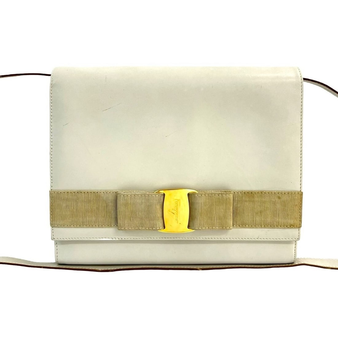 Salvatore Ferragamo Vara Ribbon Logo Hardware Leather Shoulder Bag Pochette Ivory 25193: --- Catalog ---Category: SizeSize (HxWxD): 18cm x 22.5cm x 6cm / 7.08'' x 8.85'' x 2.36''Category: DesignType: Pochette, Shoulder bagColor: WhiteGender: WomenMaterial: Leather Category: GeneralBrand: