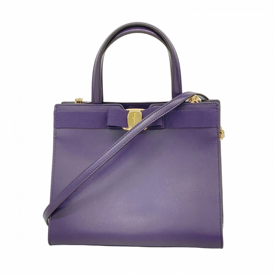Salvatore Ferragamo Vara Leather Handbag, Purple, 2-way Bag for Women: --- Catalog ---Category: SizeSize (HxWxD): 20cm x 25cm x 13cm / 7.87'' x 9.84'' x 5.11''Category: DesignType: HandbagColor: PurpleGender: WomenMaterial: Leather Hardware Color: GoldCategory: GeneralBr
