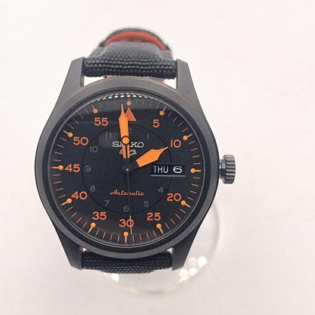 SEIKO Automatic Watch 5 Sports Field Street Style SBSA143 Black Orange Seiko: --- Catalog ---Category: SizeWrist Size: 21cm / 8.26''Case Diameter: 34mm / 1.34''Category: DesignType: WristwatchGender: MenCategory: GeneralMPN: SBSA143Brand: SeikoCountry of Origin: JapanCategory: