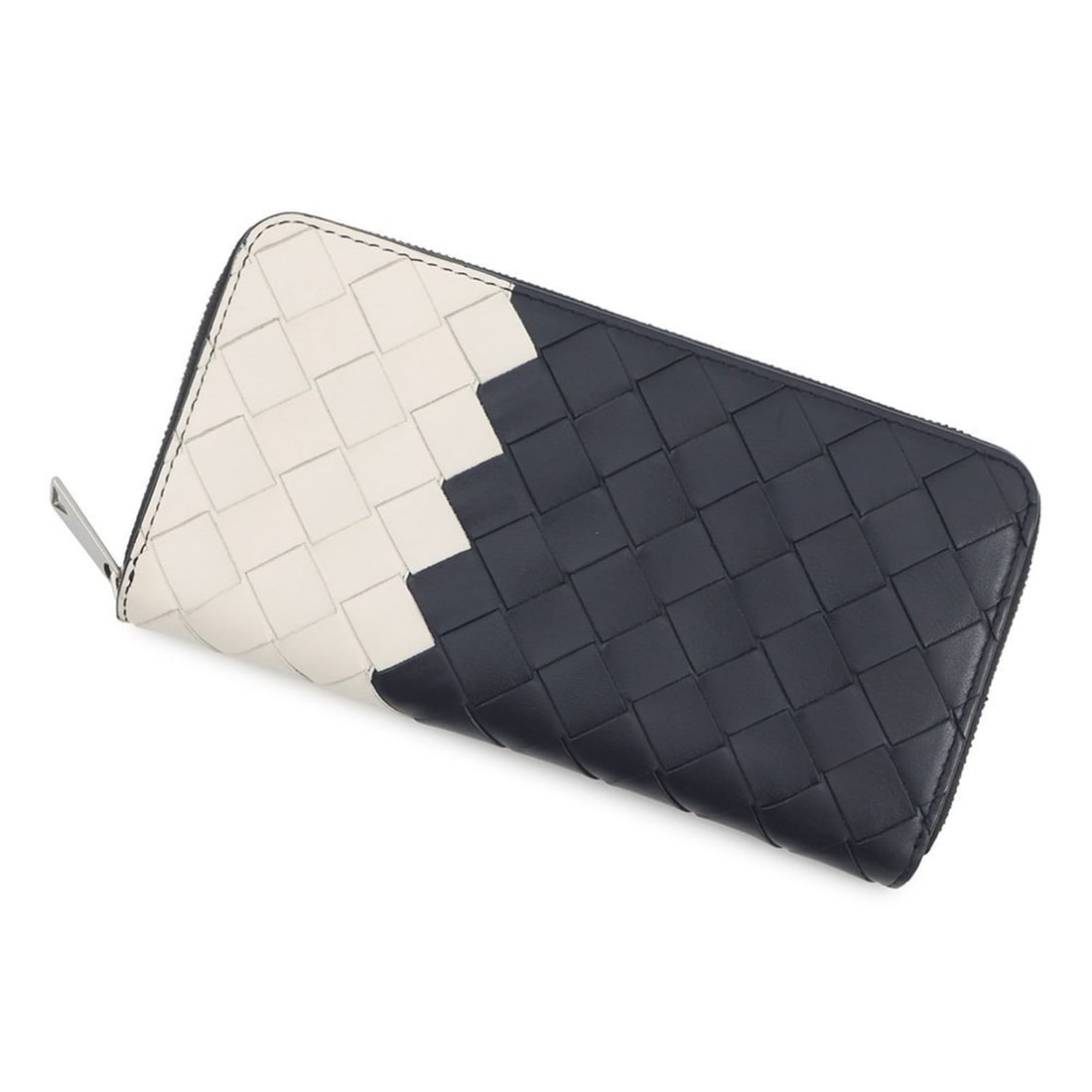 Bottega Veneta Long Wallet Intrecciato Round Bicolor 749427 BOTTEGA VENETA WALLET: --- Catalog ---Category: SizeSize (HxWxD): 10cm x 19cm / 3.93'' x 7.48''Category: DesignType: Long wallet (bi-fold)Color: Navy, WhiteGender: Women,MenMaterial: Leather Category: GeneralLine: Intreccia