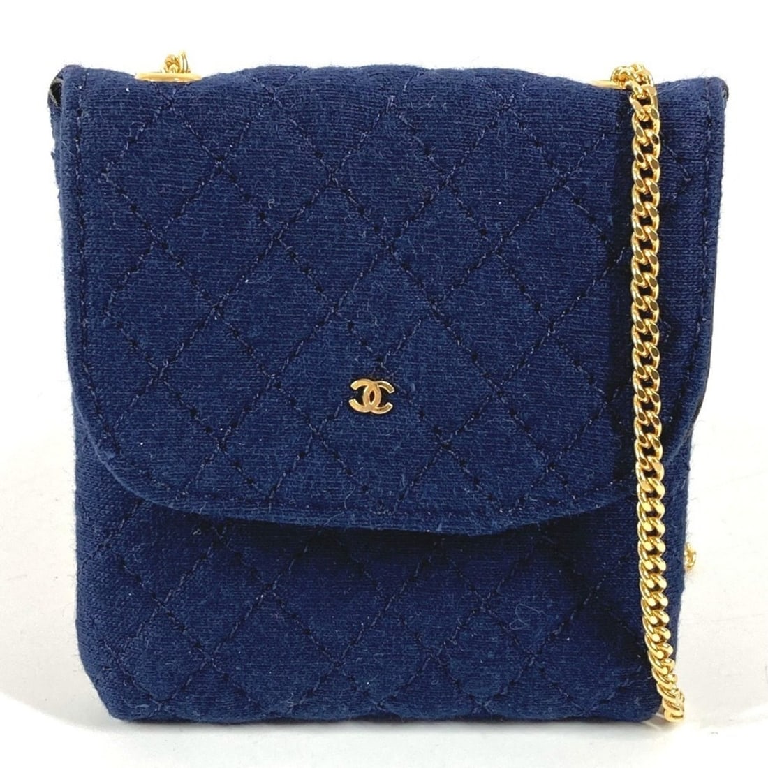 CHANEL Chain Shoulder Bag Pouch Logo CC Coco Mark Quilted Matelassé Handbag Canvas Women's Navy: --- Catalog ---Category: SizeSize (HxWxD): 8.5cm x 8cm / 3.34'' x 3.14''Category: DesignType: Handbag, Shoulder bagColor: NavyGender: WomenMaterial: Canvas Category: GeneralLine: MatelasseBrand: Chane