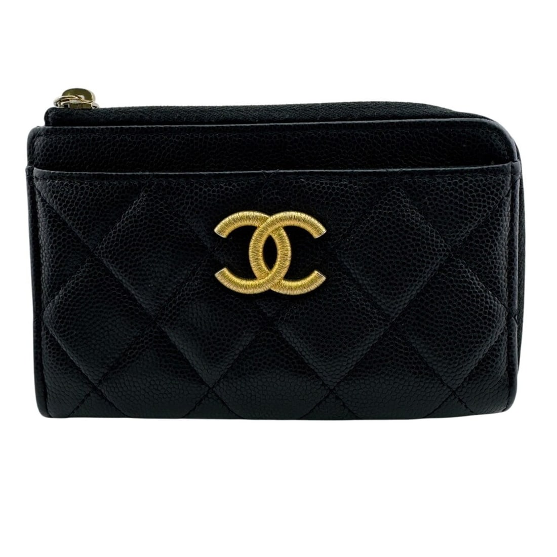 CHANEL Matelassé Caviar Skin Coin Case Wallet Black: --- Catalog ---Category: SizeSize (HxWxD): 8.5cm x 13cm / 3.34'' x 5.11''Category: DesignType: Coin purse/coin caseColor: BlackGender: WomenMaterial: Leather Category: GeneralBrand: Chanel--- Item Lis