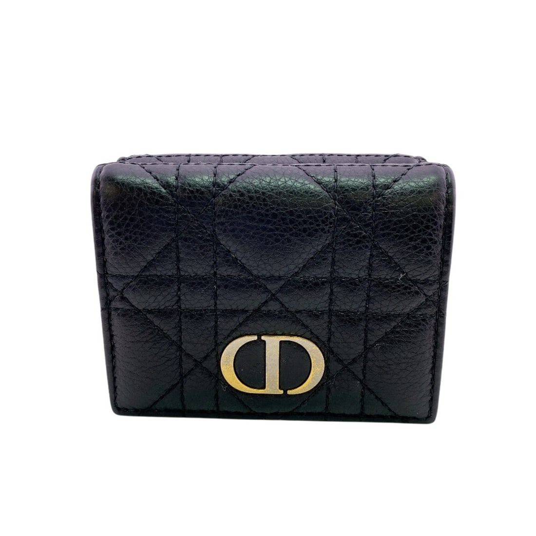 Christian Dior Lady Compact Wallet Lotus Tri-fold Black: --- Catalog ---Category: SizeSize (HxWxD): 7.5cm x 9.5cm / 2.95'' x 3.74''Category: DesignType: Wallet (tri-fold)Color: BlackGender: WomenMaterial: Leather Leather/Fur Type: LambskinCategory: GeneralB