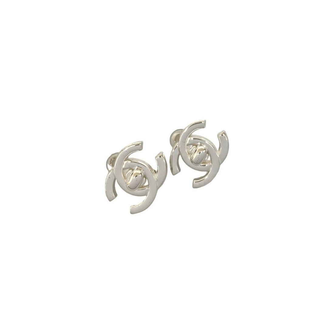 CHANEL Coco Mark Turnlock Motif Plated Earrings, Silver, 55467: --- Catalog ---Category: SizeSize (HxWxD): 17.00mm x 22.00mm / 0.67'' x 0.87''Category: DesignType: Clip earringsColor: SilverGender: WomenMaterial: AlloyCategory: GeneralBrand: Chanel--- Item List --