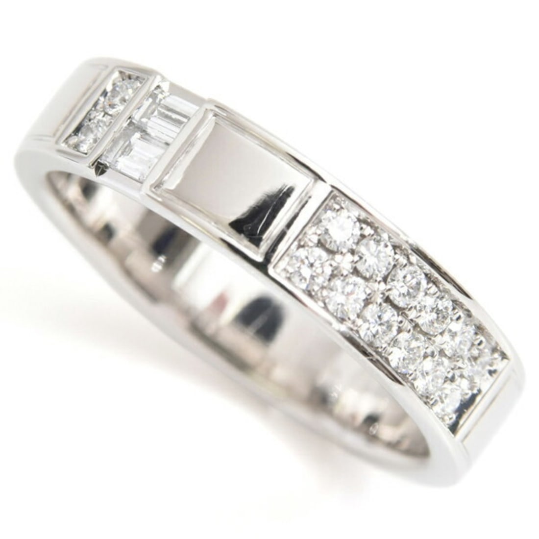 Harry Winston Men's Traffic Accent Large Ring, Size 22, Platinum (PT950): --- Catalog ---Category: SizeJP Size: 22US Size: 10.5Category: DesignType: Band ringColor: SilverGender: MenMaterial: Platinum 950Category: GeneralBrand: Harry WinstonCountry of Origin: Japan--- Item