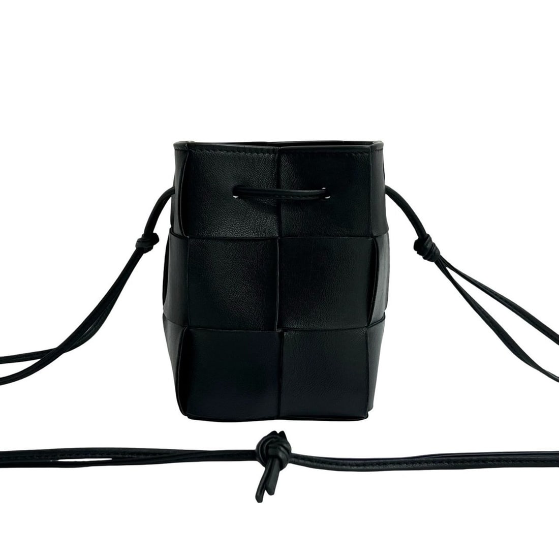 BOTTEGA VENETA Cassette Bucket Mini Leather Shoulder Bag/Pouch, Black, 50685: --- Catalog ---Category: SizeSize (HxWxD): 14cm x 9.5cm x 9.5cm / 5.51'' x 3.74'' x 3.74''Category: DesignType: Pochette, Shoulder bagColor: BlackGender: WomenMaterial: Leather Category: GeneralBrand: