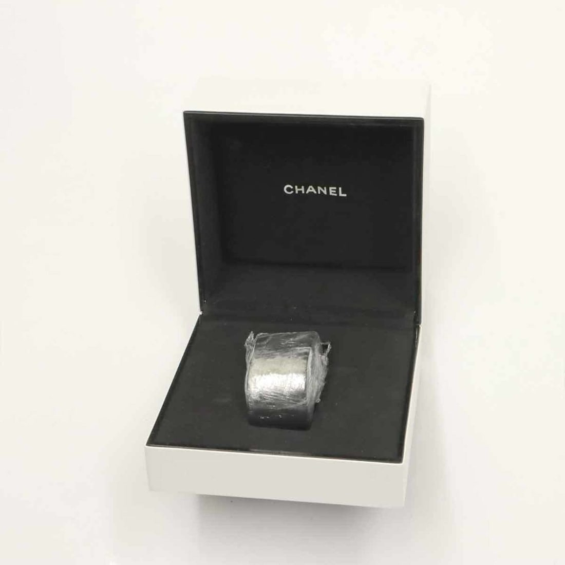 Chanel Premiere H2434 Diamond Bezel Women's Watch, 4 Diamonds, Black Rubber Strap, Quartz Watch: --- Catalog ---Category: SizeWrist Size: 13cm - 18cm / 5.11'' - 7.08''Case Diameter: 15mm / 0.59''Category: DesignType: WristwatchGender: WomenColor (Dial): BlackMaterial (Band): RubberMaterial (Case)