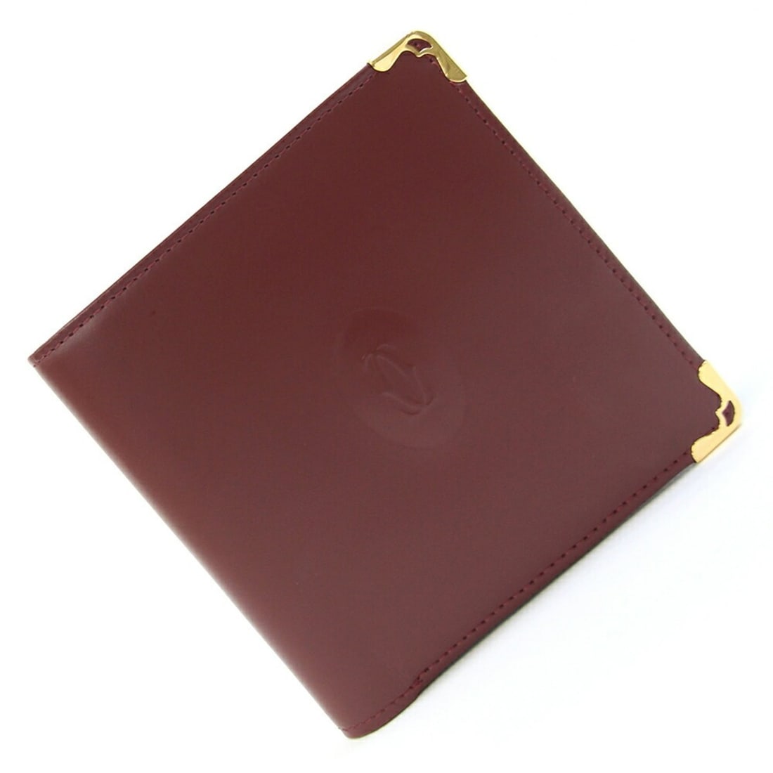Cartier Bi-fold Wallet Must L3000451 Bordeaux Leather Compact Folding Men's: --- Catalog ---Category: SizeSize (HxWxD): 10.5cm x 10.5cm / 4.13'' x 4.13''Category: DesignType: Wallet (bi-fold)Color: BordeauxGender: MenMaterial: Leather Category: GeneralLine: MustBrand: CartierC