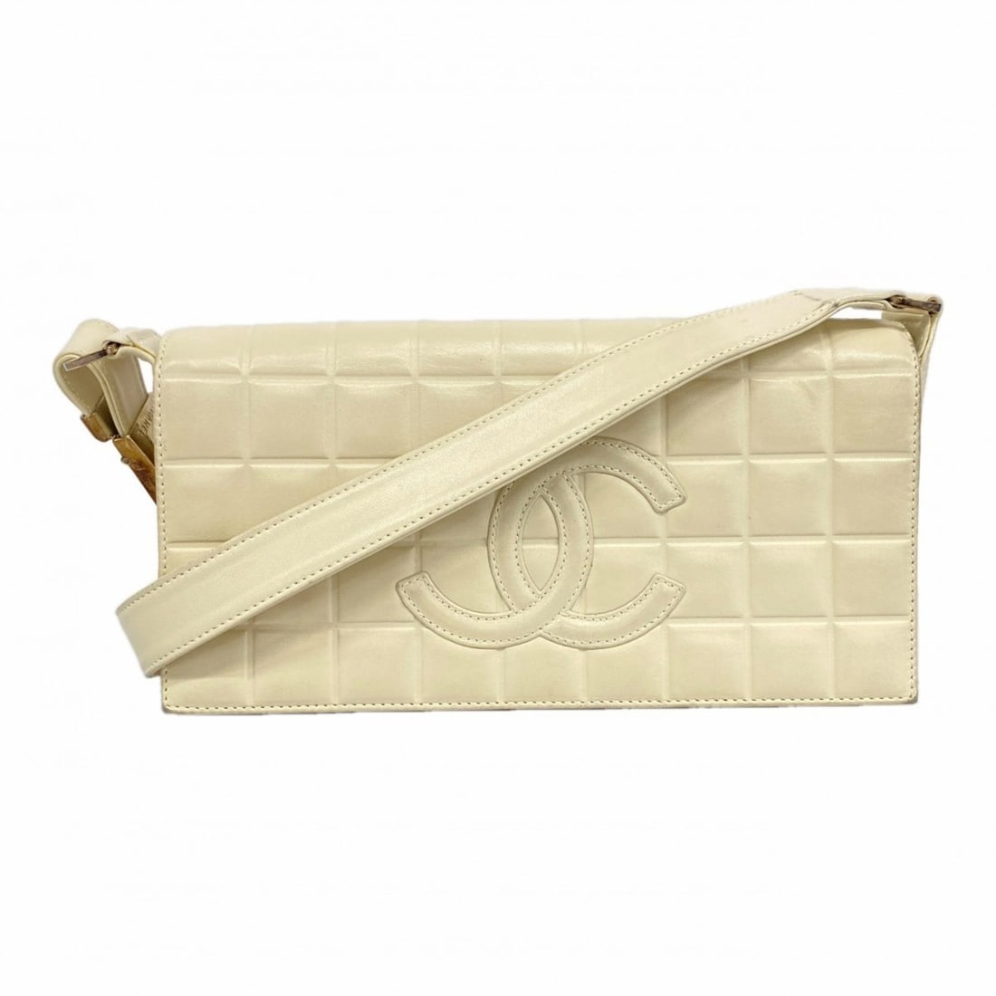 Chanel Shoulder Bag, Chocolate Bar Design, Lambskin, White, Women's: --- Catalog ---Category: SizeSize (HxWxD): 13cm x 24cm x 4cm / 5.11'' x 9.44'' x 1.57''Category: DesignType: Shoulder bagColor: WhiteGender: WomenMaterial: Leather Hardware Color: SilverLeather/Fur Ty