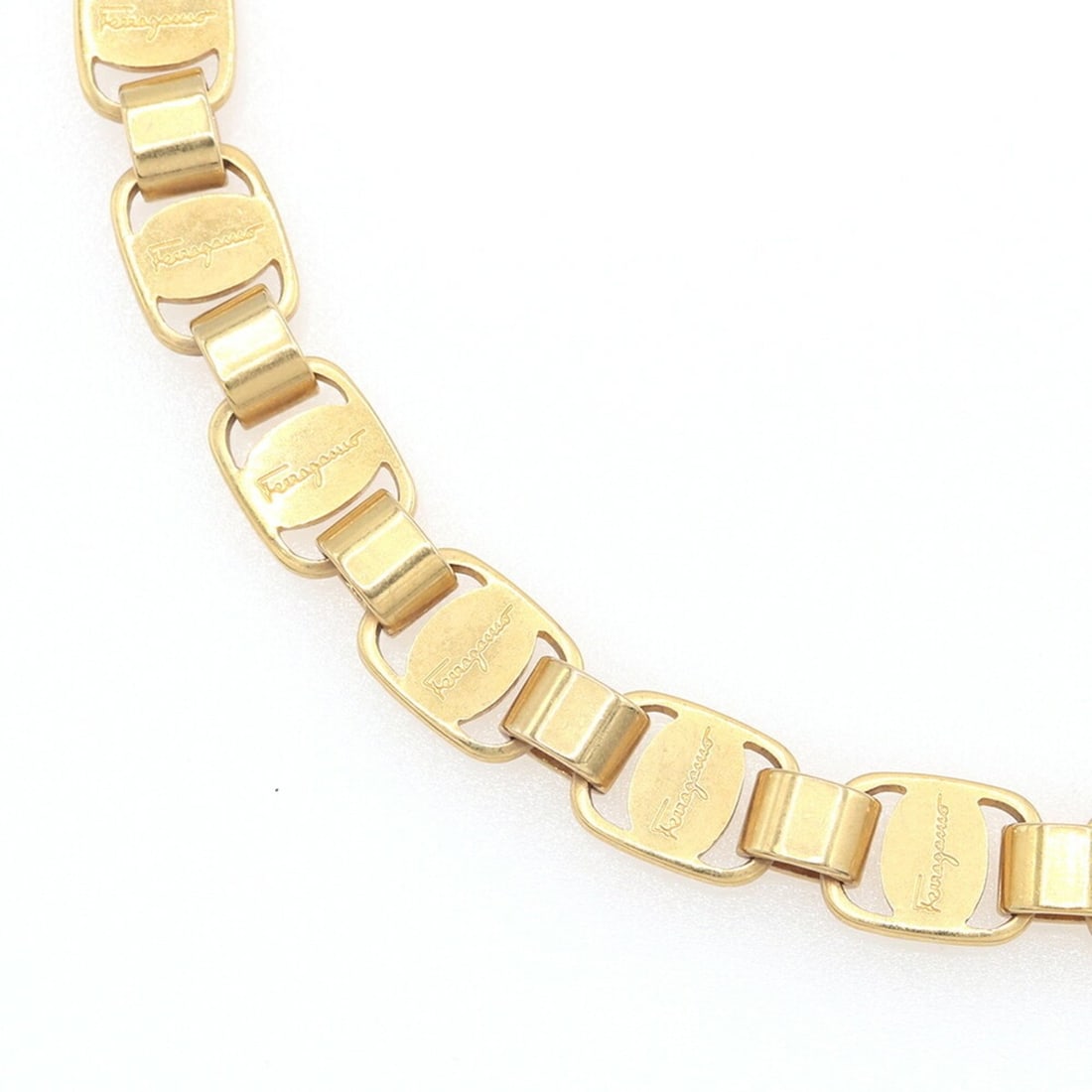 Salvatore Ferragamo Vara Gold Metal Choker Pendant Necklace for Women: --- Catalog ---Category: SizeWidth: 10mm / 0.39''Weight: 44.2g / 1.55oz.Neck Circumference: 41 cm / 16.14''Category: DesignColor: GoldGender: WomenMaterial: MetalPendant Type: PendantNecklace Type: Ne