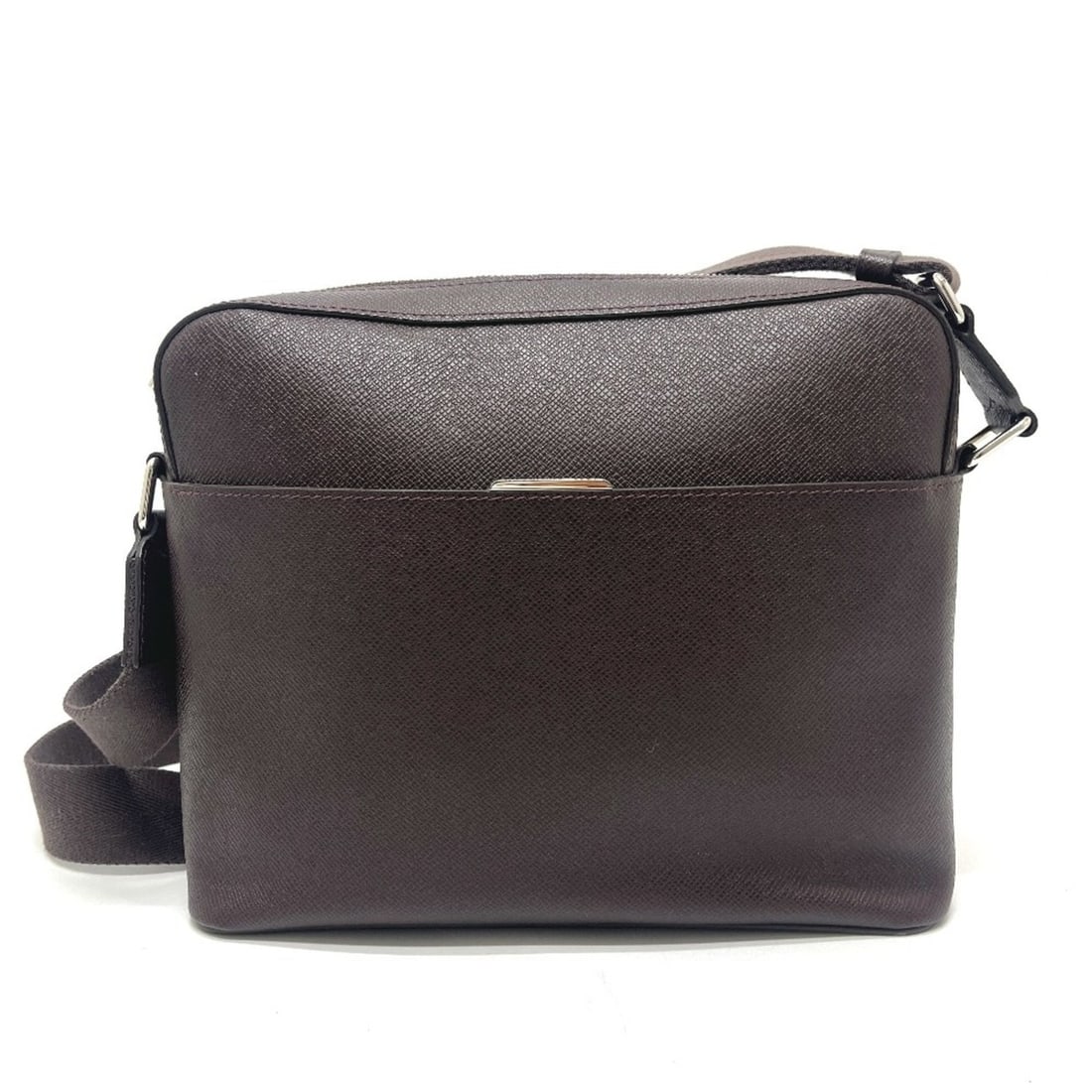 LOUIS VUITTON M34410 Anton Messenger PM Crossbody Bag, Shoulder Bag for Women, Acajou, Wine Red: --- Catalog ---Category: SizeSize (HxWxD): 22cm x 28cm x 7cm / 8.66'' x 11.02'' x 2.75''Category: DesignType: Shoulder bagColor: AcajouGender: WomenCategory: GeneralMPN: M34410Brand: Louis VuittonCoun