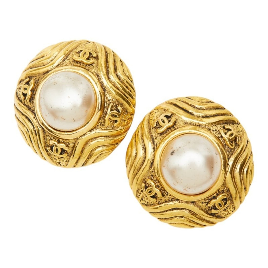 Chanel Vintage Pearl Earrings, Gold Plated, Women's.: --- Catalog ---Category: SizeSize (HxWxD): 31.10mm x 30.30mm / 1.22'' x 1.19''Category: DesignType: Clip earringsColor: GoldGender: WomenCategory: GeneralBrand: Chanel--- Item List ---Section: Conditi