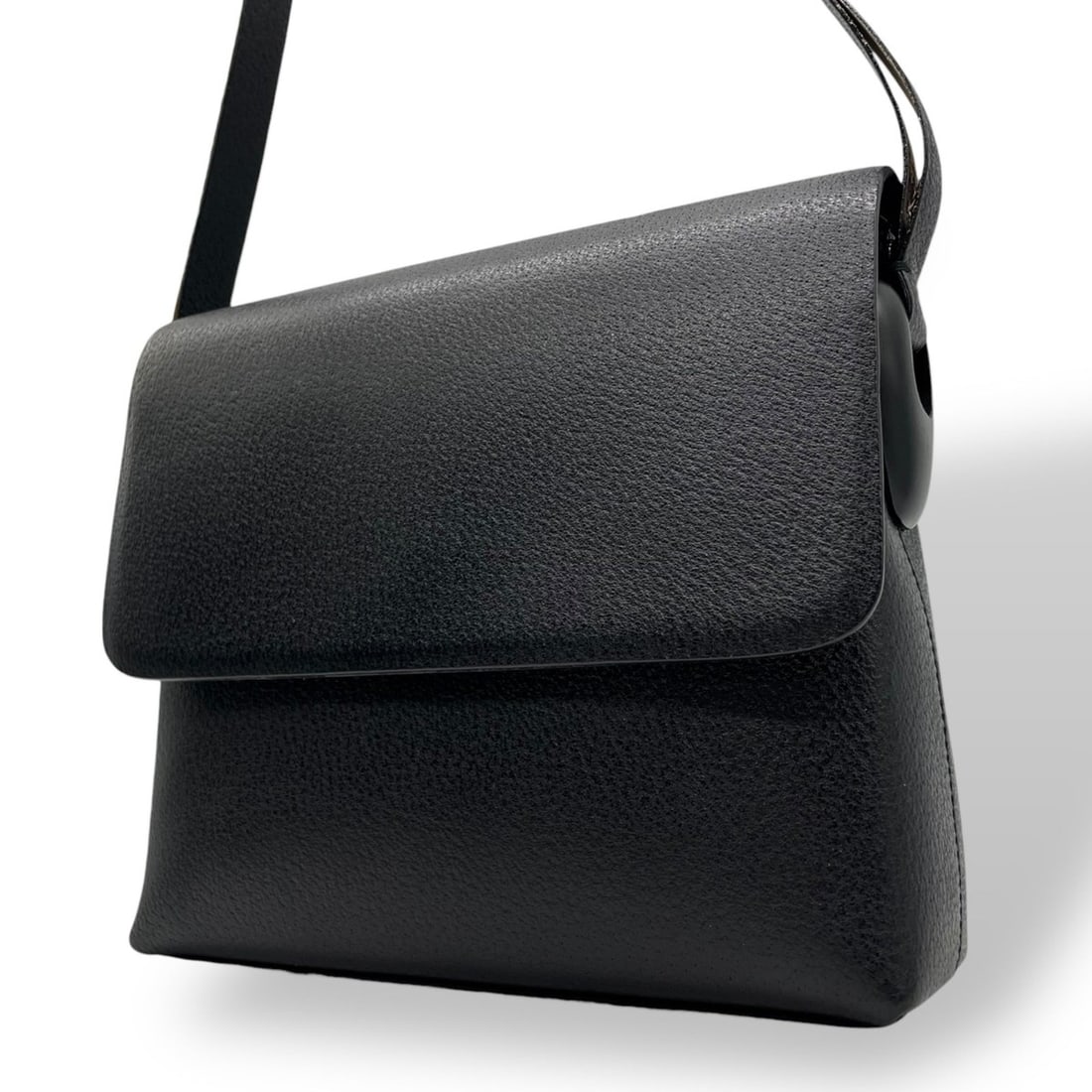 Gucci GUCCI Shoulder Bag Handbag Leather Black Silver Hardware Vintage Women's A: --- Catalog ---Category: SizeSize (HxWxD): 18cm x 21cm x 7cm / 7.08'' x 8.26'' x 2.75''Category: DesignType: Handbag, Shoulder bagColor: BlackGender: WomenMaterial: Leather Category: GeneralMPN: 001.1