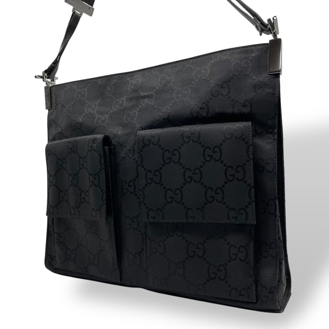 GUCCI GG pattern nylon leather shoulder bag, black with silver hardware, for men and women, E8: --- Catalog ---Category: SizeSize (HxWxD): 26cm x 32cm x 6cm / 10.23'' x 12.59'' x 2.36''Category: DesignType: Shoulder bagColor: BlackGender: Men,WomenMaterial: Nylon , Leather Category: GeneralBrand