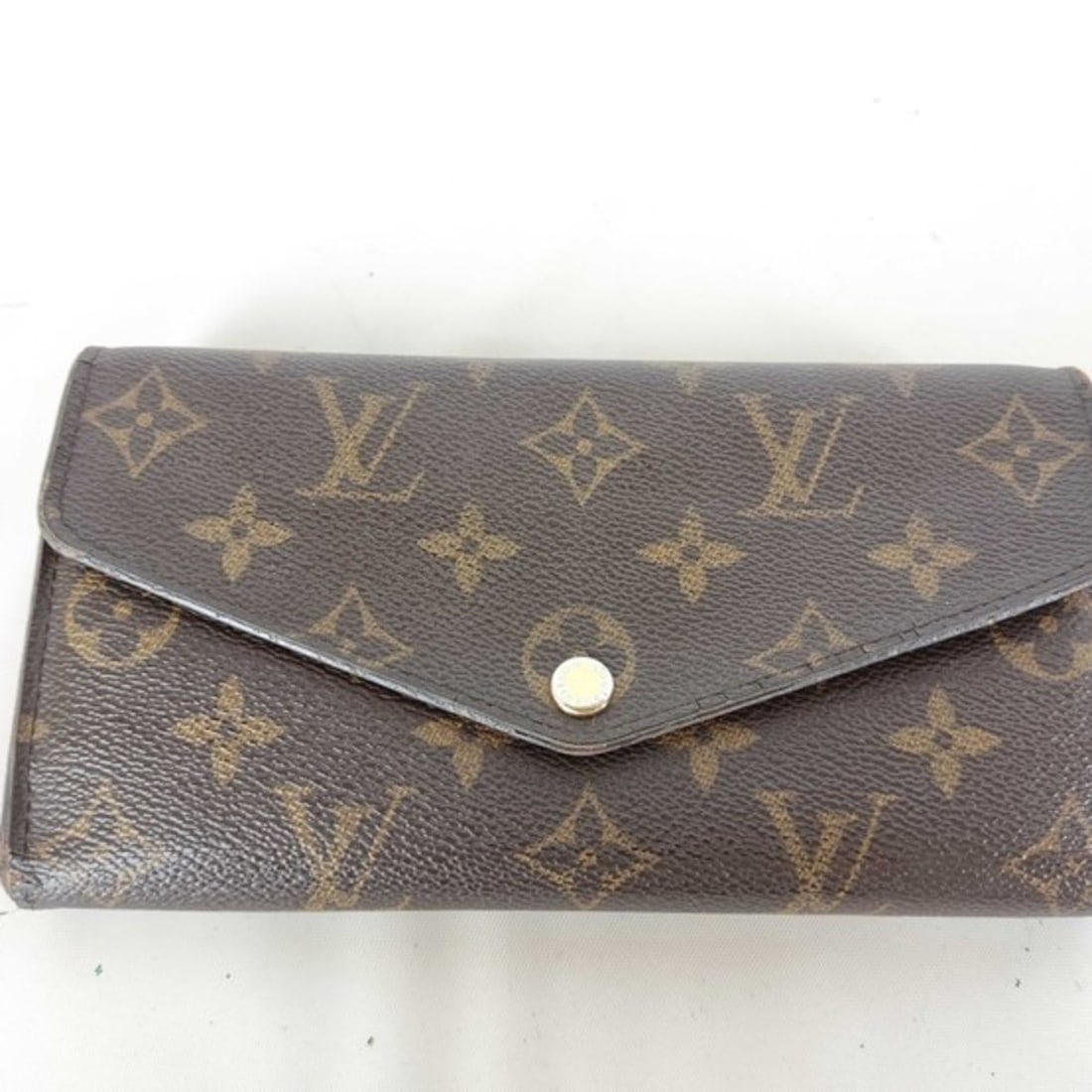 LOUIS VUITTON Louis Vuitton Long Wallet Portefeuille Sarah M62236 Brown x Coquelicot Monogram: --- Catalog ---Category: SizeSize (HxWxD): 10cm x 19cm x 3cm / 3.93'' x 7.48'' x 1.18''Category: DesignType: Long wallet (bi-fold)Color: Brown, CoquelicotsGender: WomenMaterial: Monogram Category: Gen