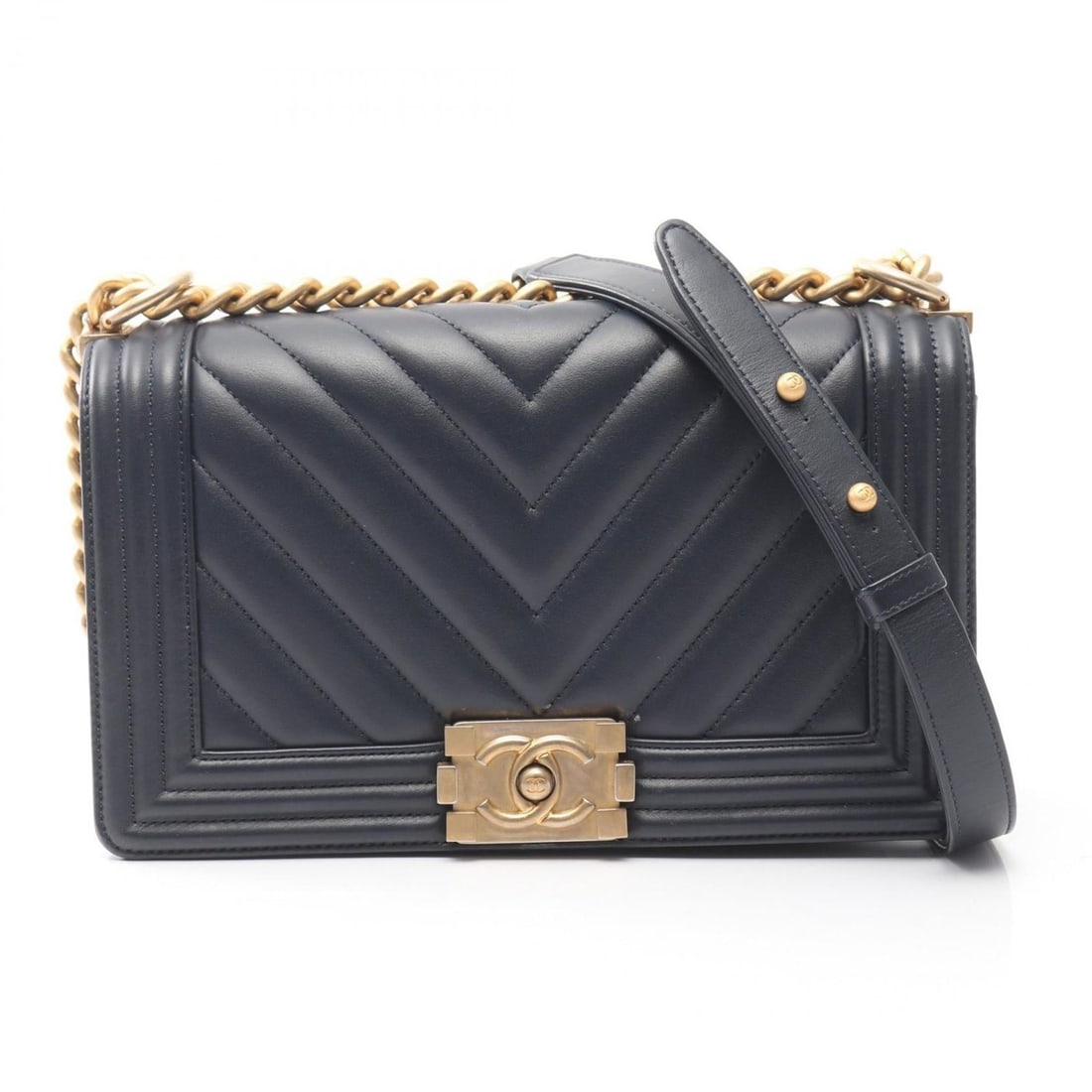 Chanel Boy Shoulder Bag/Handbag, Lambskin Leather, Women's, Navy: --- Catalog ---Category: SizeSize (HxWxD): 14.5cm x 25cm x 7cm / 5.7'' x 9.84'' x 2.75''Category: DesignType: Handbag, Shoulder bagColor: NavyGender: WomenMaterial: Leather Hardware Color: GoldLeather