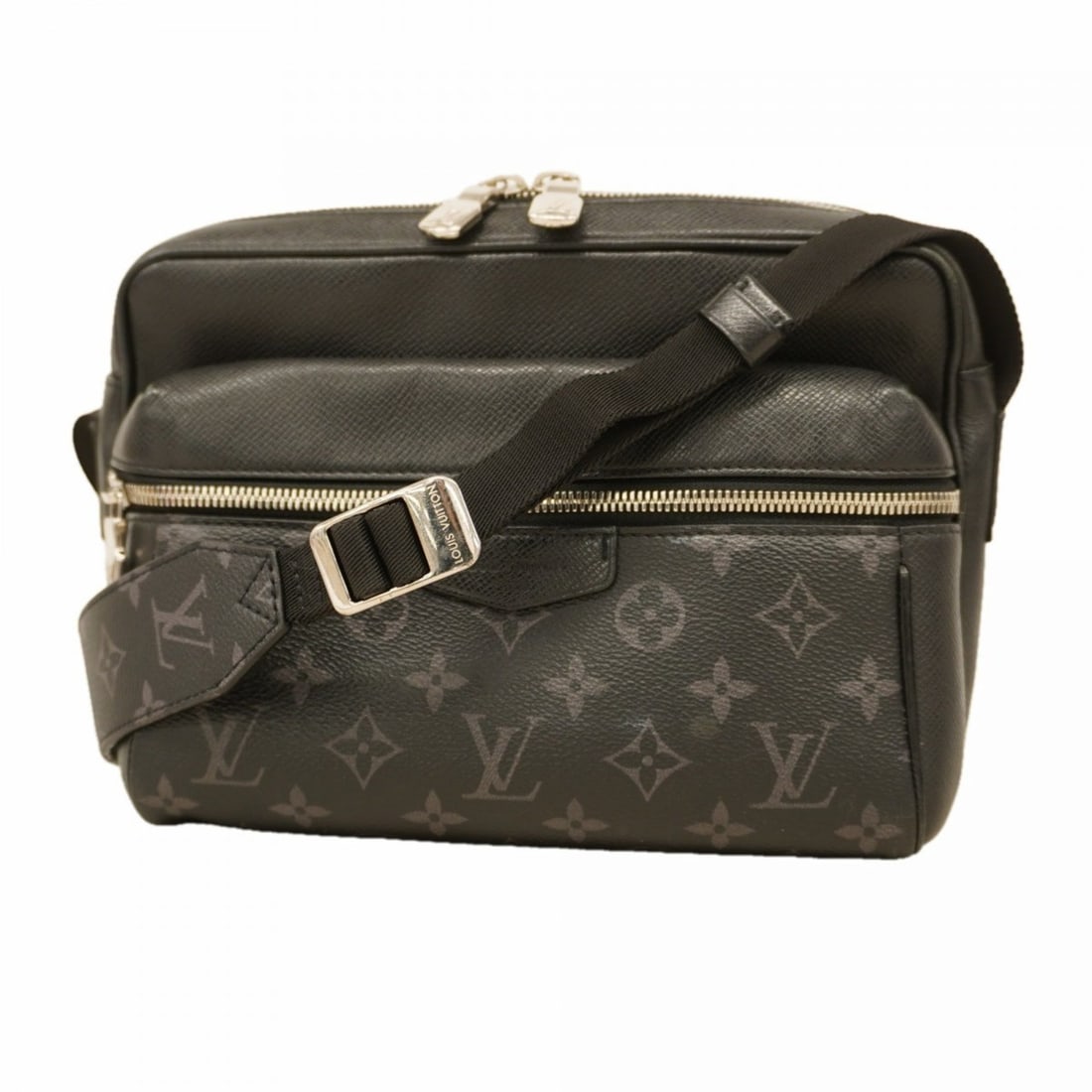 Louis Vuitton Monogram Eclipse Taigarama Outdoor PM Shoulder Bag M30233 Black Men's: --- Catalog ---Category: SizeSize (HxWxD): 18.5cm x 25cm x 8cm / 7.28'' x 9.84'' x 3.14''Category: DesignType: Shoulder bagColor: BlackGender: MenCategory: GeneralMPN: M30233Brand: Louis Vuitton--- It