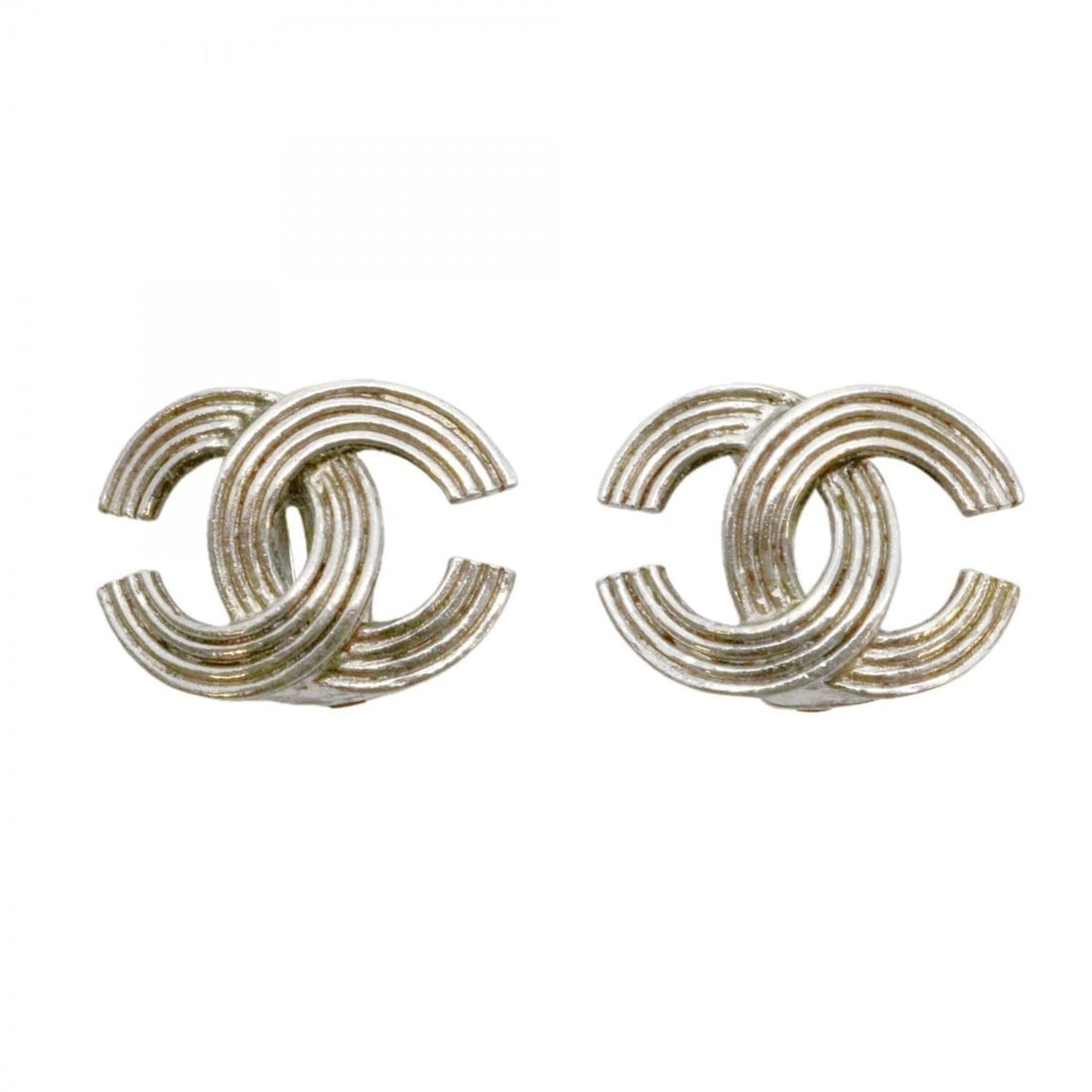 Chanel Earrings, Coco Mark, Metal, Silver, Women's: --- Catalog ---Category: SizeSize (HxWxD): 15.10mm x 20.30mm / 0.59'' x 0.80''Category: DesignType: Clip earringsColor: SilverGender: WomenMaterial: MetalCategory: GeneralBrand: Chanel--- Item List --