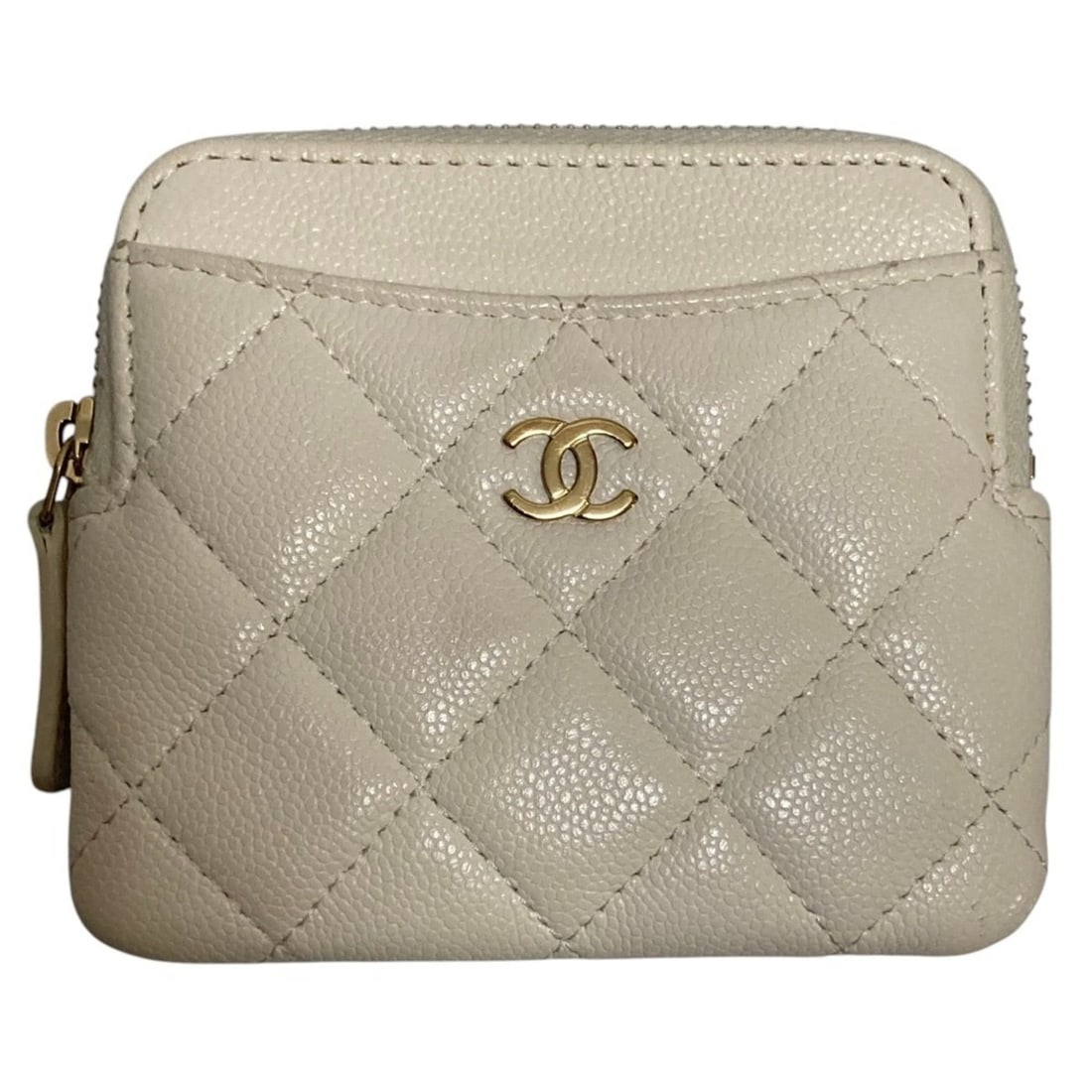 CHANEL Matelassé Caviar Skin Classic Zip Coin Purse AP2061 White Women's: --- Catalog ---Category: SizeSize (HxWxD): 10cm x 11.5cm x 1cm / 3.93'' x 4.52'' x 0.39''Category: DesignType: Coin purse/coin caseColor: WhiteGender: WomenMaterial: Grained Calfskin Category: General