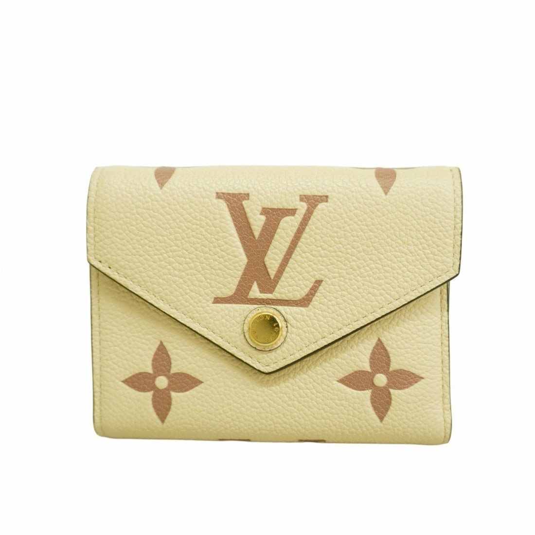 Louis Vuitton Tri-fold Wallet, Monogram Empreinte Bicolor, Portefeuille Victorine M80086, Crème: --- Catalog ---Category: SizeSize (HxWxD): 9.5cm x 12cm x 2cm / 3.74'' x 4.72'' x 0.78''Category: DesignType: Wallet (tri-fold)Color: CreamGender: WomenCategory: GeneralMPN: M80086Brand: Louis Vuitton