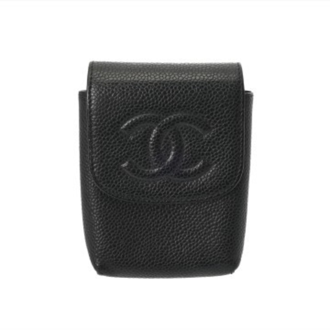 CHANEL cigarette case, black, A13511, men's/women's, caviar leather, brand accessory, AB rank,: --- Catalog ---Category: DesignType: Cigarette caseColor: BlackMaterial: Grained CalfskinCategory: GeneralMPN: A13511Brand: ChanelCountry of Origin: SpainCategory: Physical PropertiesSize (HxWxD): 10.