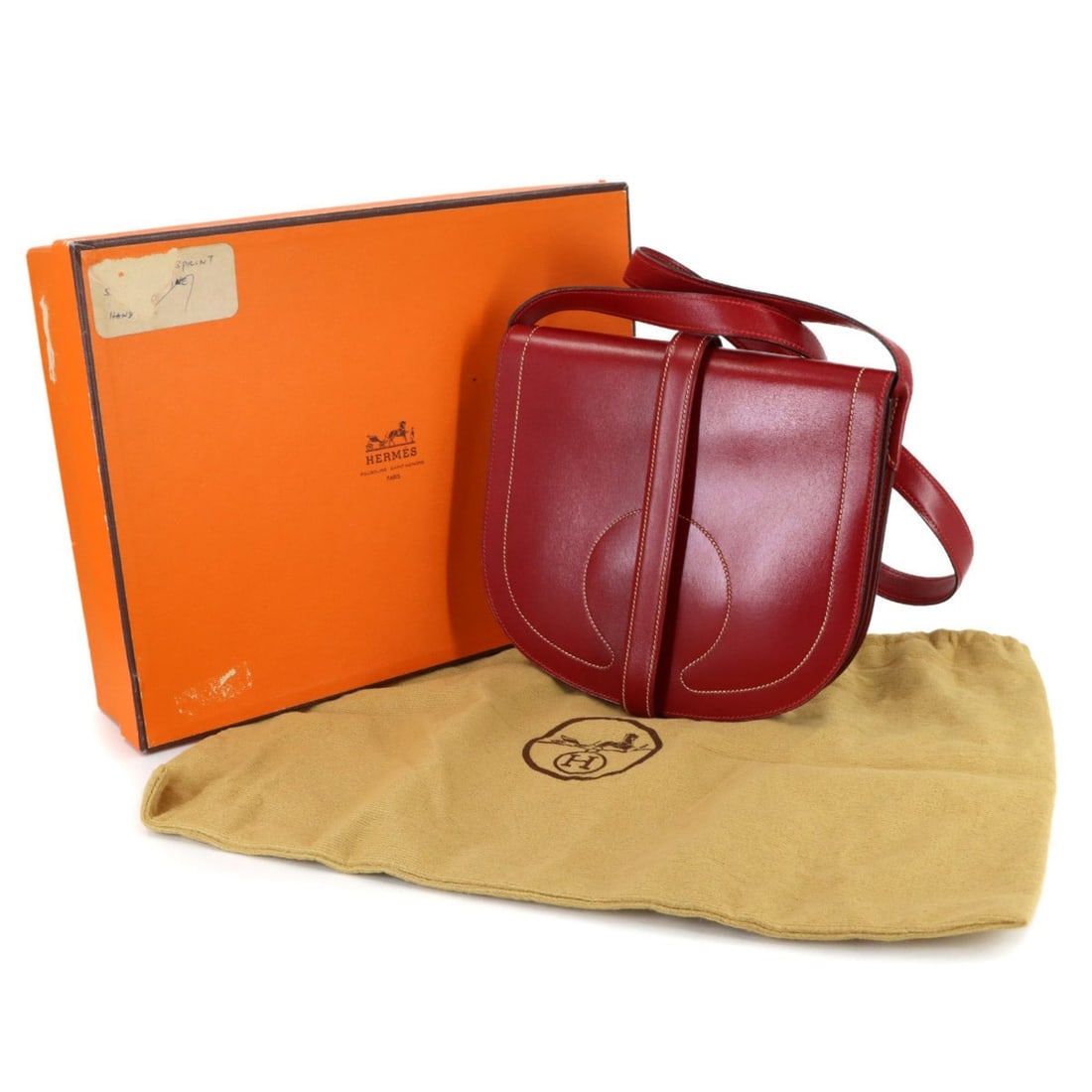 Hermes Galopade Shoulder Handbag, Box Calf Leather, Red, ?K Stamp, Made in 1981, Gold Hardware.: --- Catalog ---Category: SizeSize (HxWxD): 19cm x 21.5cm x 2.5cm / 7.48'' x 8.46'' x 0.98''Category: DesignType: Handbag, Shoulder bagColor: Red colorGender: WomenMaterial: Box calf leather Category: