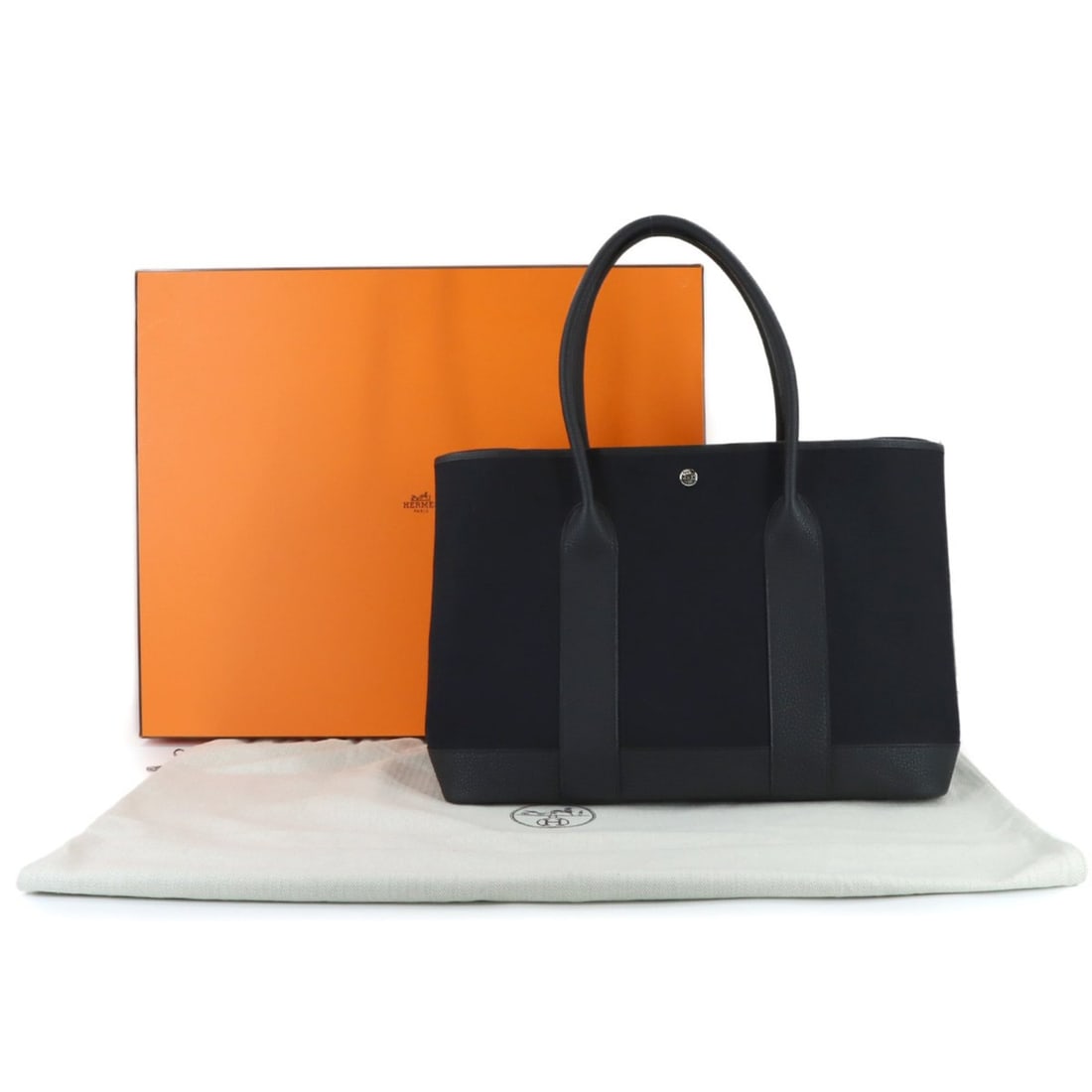 Hermes HERMES Neo Garden 41 Voyage Tote Handbag Toile Military Negonda Black K Stamp: --- Catalog ---Category: SizeSize (HxWxD): 30cm x 42cm x 23.5cm / 11.81'' x 16.53'' x 9.25''Category: DesignType: Handbag, Tote bagColor: BlackGender: WomenMaterial: Negonda leather Category: GeneralB