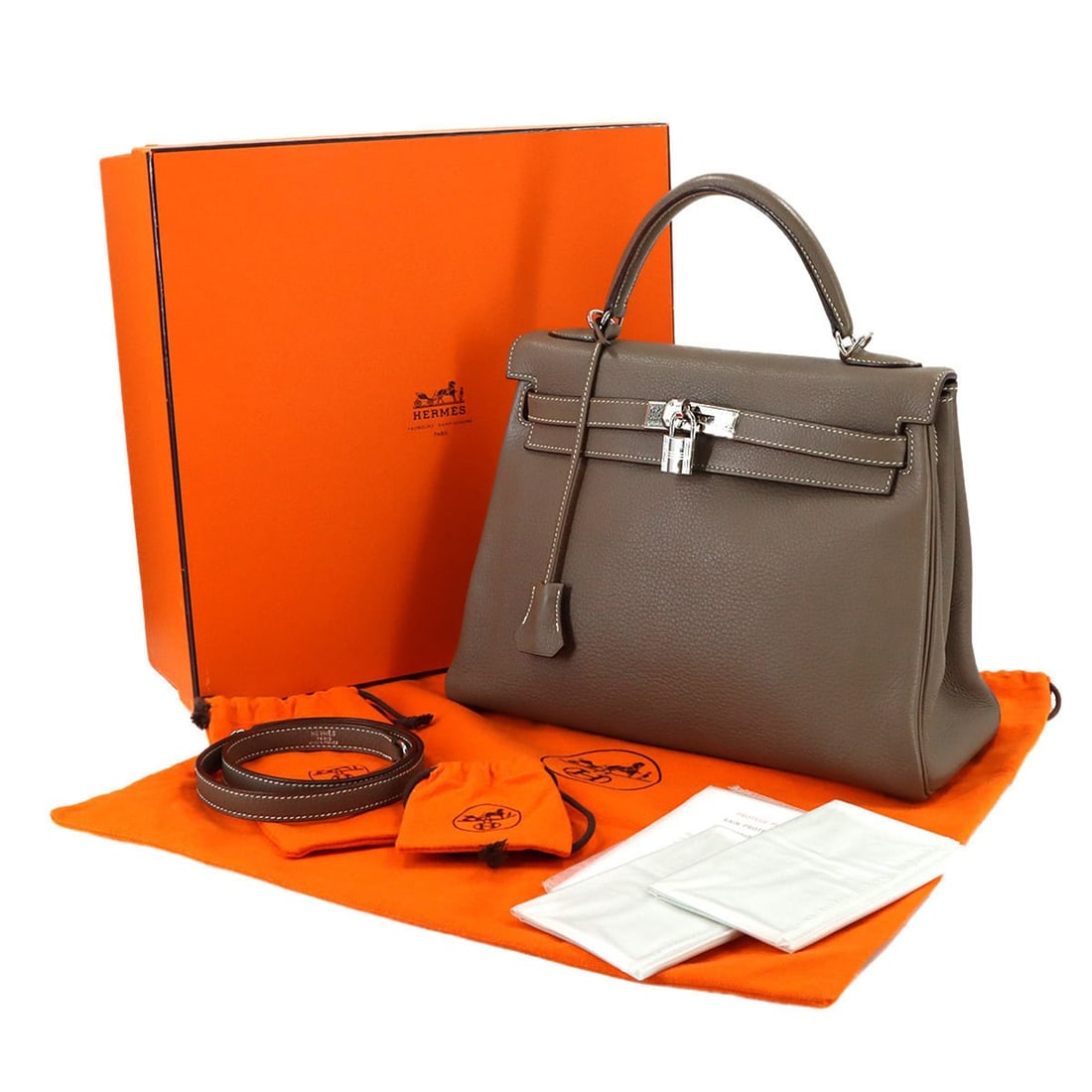 Hermes Kelly 32, Taurillon Clemence leather, Etoupe, 2-way handbag/shoulder bag, internal stitching,: --- Catalog ---Category: SizeSize (HxWxD): 23.5cm x 32cm x 12cm / 9.25'' x 12.59'' x 4.72''Category: DesignType: HandbagColor: Etoupe grayGender: WomenMaterial: Taurillon clemence leather Category: Ge