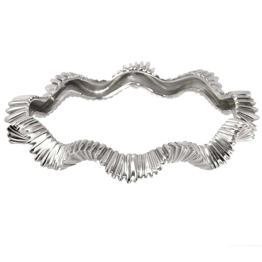 Tiffany & Co. Wave Bangle 19.5cm SV Sterling Silver 925 Bracelet: --- Catalog ---Category: SizeLength: 19.5cm / 7.67''Category: DesignType: BangleGender: WomenMaterial: Silver 925Category: GeneralBrand: Tiffany--- Item List ---Section: ConditionRanking: Rank SA Used