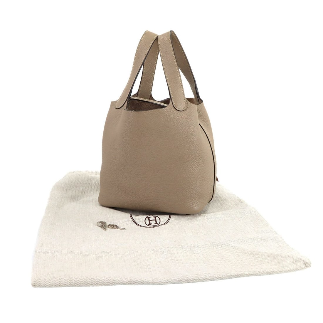 Hermes Picotin Lock 18 PM Handbag, Taurillon Clemence Leather, Turtledove Grey, T Stamp, Silver: --- Catalog ---Category: SizeSize (HxWxD): 17.5cm x 18cm x 13cm / 6.88'' x 7.08'' x 5.11''Category: DesignType: HandbagColor: Gris TourterelleGender: WomenMaterial: Taurillon clemence leather Category