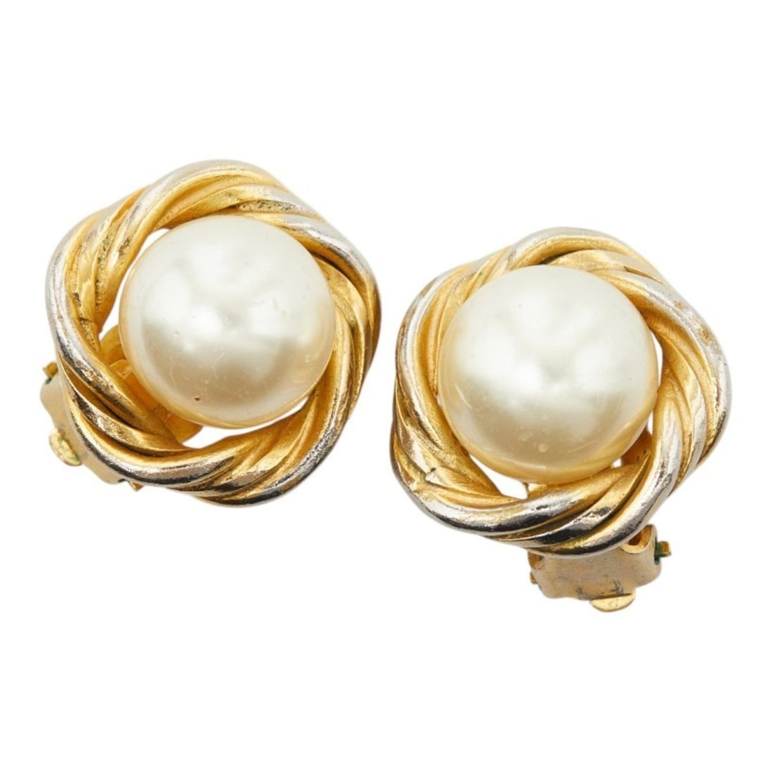 Chanel Vintage Pearl Earrings, Gold Plated, Women's.: --- Catalog ---Category: SizeSize (HxWxD): 21.50mm x 21.60mm / 0.85'' x 0.85''Category: DesignType: Clip earringsColor: GoldGender: WomenCategory: GeneralBrand: Chanel--- Item List ---Section: Conditi