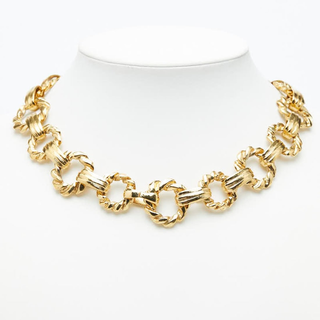 Yves Saint Laurent Saint Laurent Vintage Necklace, Gold Plated, Women's: --- Catalog ---Category: SizeNeck Circumference: 53 cm / 20.86''Category: DesignColor: GoldGender: WomenNecklace Type: NecklaceCategory: GeneralBrand: Yves Saint Laurent--- Item List ---Section: Condi