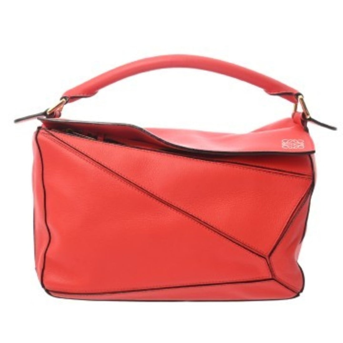 LOEWE Puzzle Bag Medium Red 322.30.K74 Women's Calfskin Handbag AB Rank Used Ginzo: --- Catalog ---Category: SizeSize (HxWxD): 18.5cm x 30.5cm x 12cm / 7.28'' x 12'' x 4.72''Category: DesignType: HandbagColor: Red colorGender: WomenMaterial: Leather Hardware Color: GoldLeather/Fur Ty