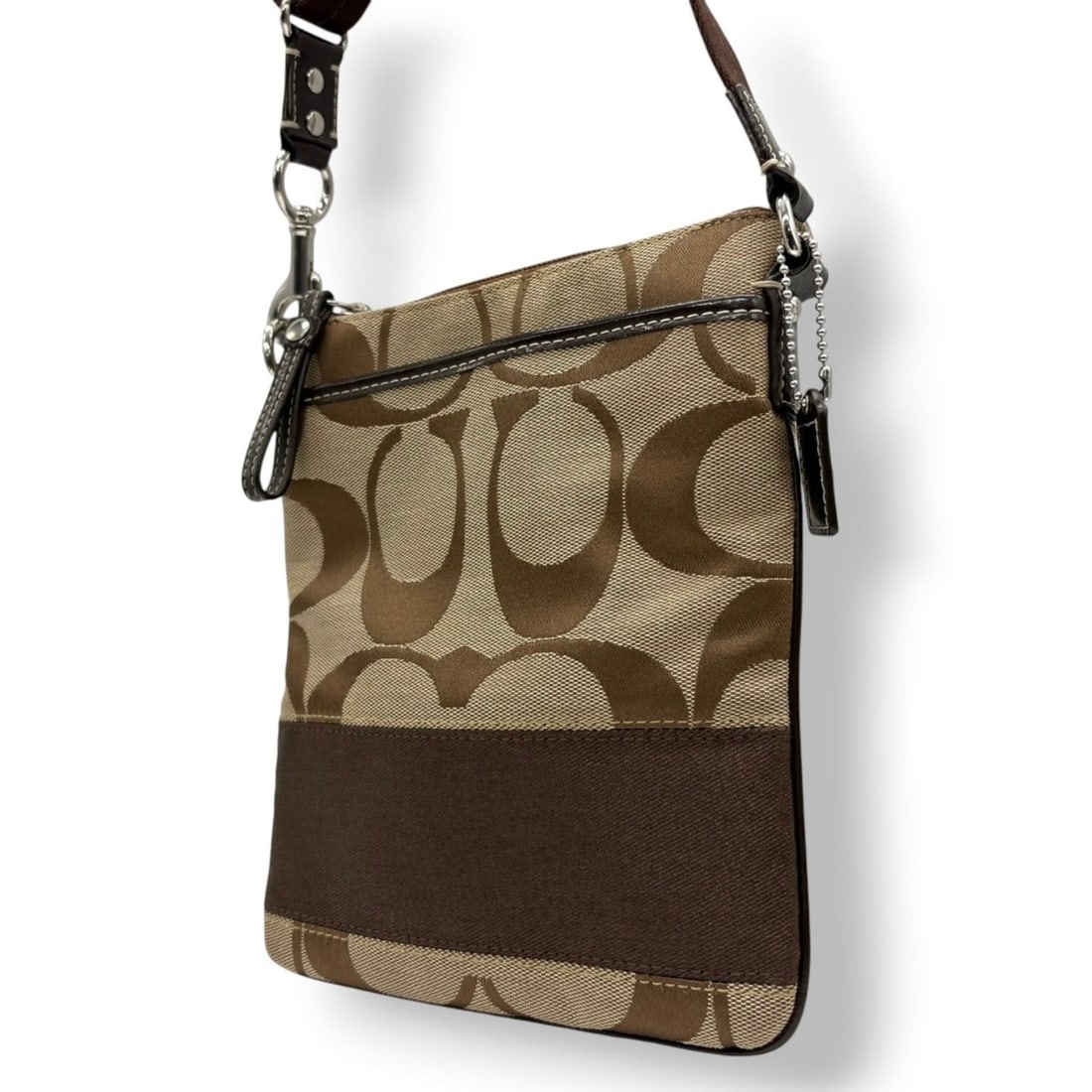 Coach shoulder bag/sacoche, signature canvas and leather, brown/beige, silver hardware,: --- Catalog ---Category: SizeSize (HxWxD): 22cm x 18cm x 1cm / 8.66'' x 7.08'' x 0.39''Category: DesignType: Shoulder bagColor: Beige, BrownGender: Men,WomenMaterial: Canvas , Leather Category: Genera