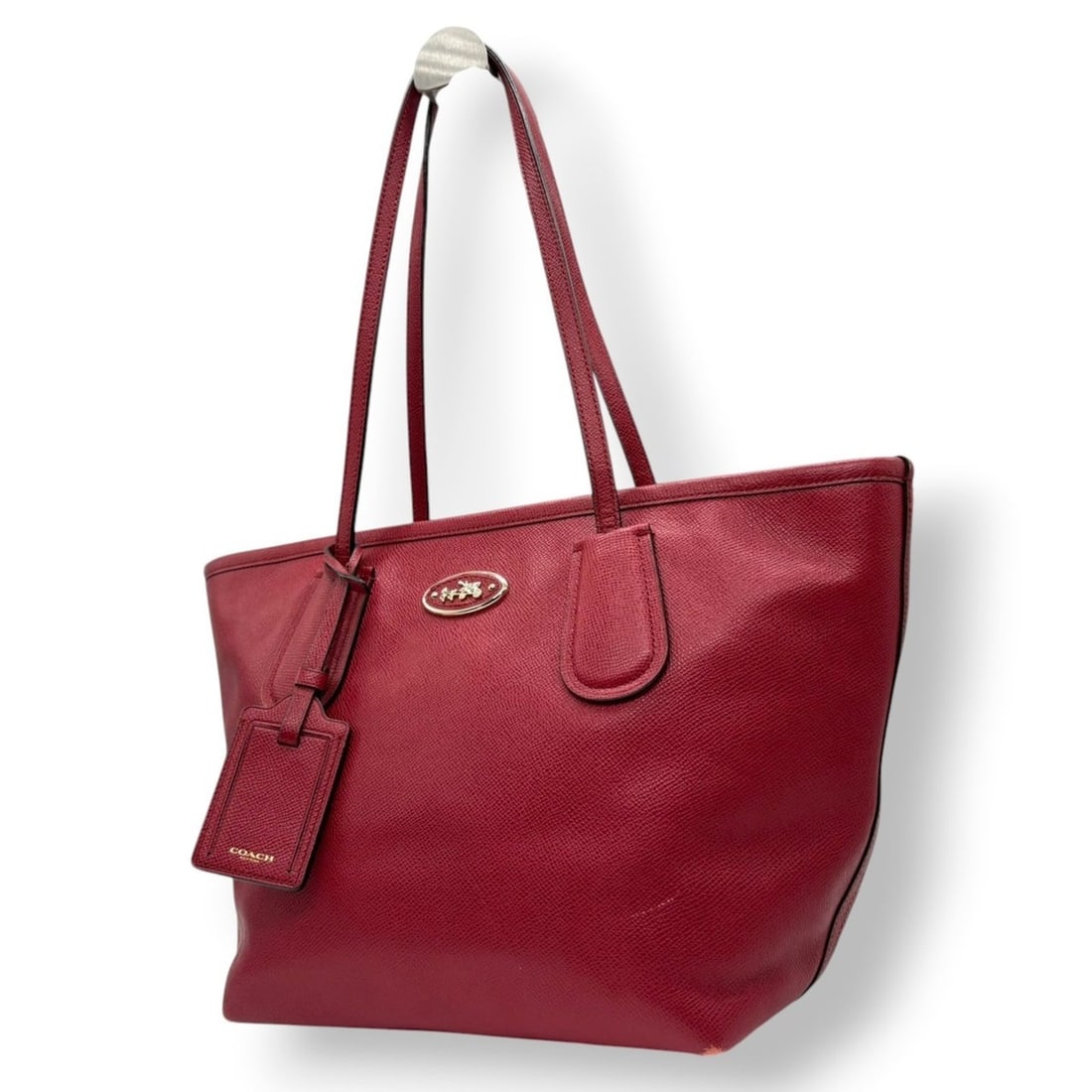 COACH Leather Tote Bag Taxi Zip Red Gold Hardware Women's s20: --- Catalog ---Category: SizeSize (HxWxD): 23cm x 38cm x 15cm / 9.05'' x 14.96'' x 5.9''Category: DesignType: Shoulder bag, Tote bagColor: Red colorGender: WomenCategory: GeneralBrand: Coach--- Item L