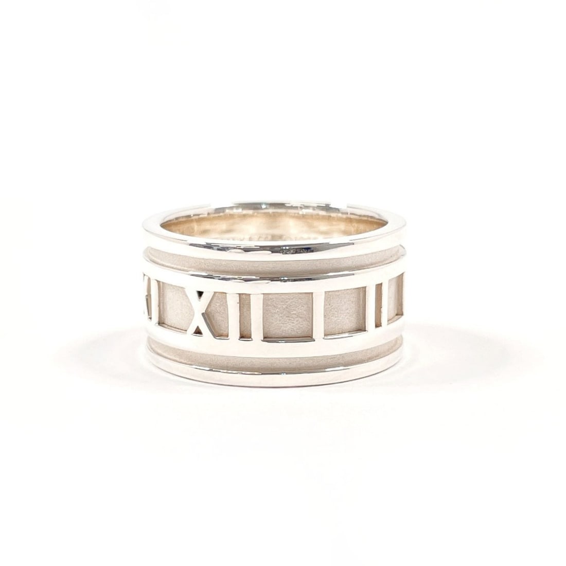 TIFFANY&Co. Tiffany Atlas Ring, Sterling Silver 925, Size 19.5cm, Men's: --- Catalog ---Category: PackNumber in Pack: 1Category: SizeJP Size: 19.5US Size: 9.25Category: DesignType: Band ringColor: SilverGender: MenMaterial: Silver 925Category: GeneralBrand: Tiffany--- Item