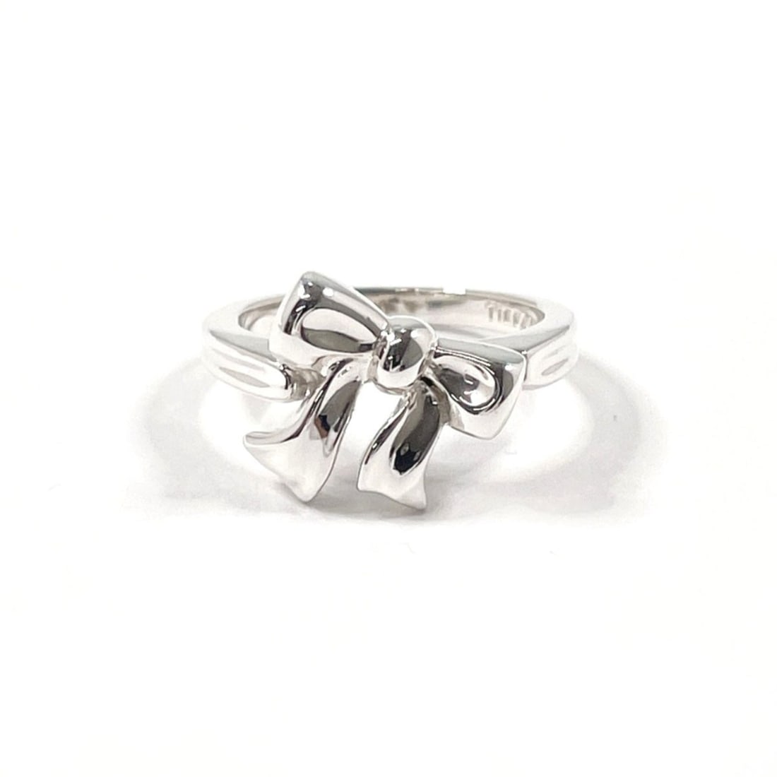 TIFFANY&Co. Tiffany Ribbon Ring, Sterling Silver 925, Size 8, Silver, Women's: --- Catalog ---Category: SizeJP Size: 8US Size: 4.75Category: DesignType: Band ringColor: SilverGender: WomenMaterial: Silver 925Category: GeneralBrand: Tiffany--- Item List ---Section: ConditionRanki