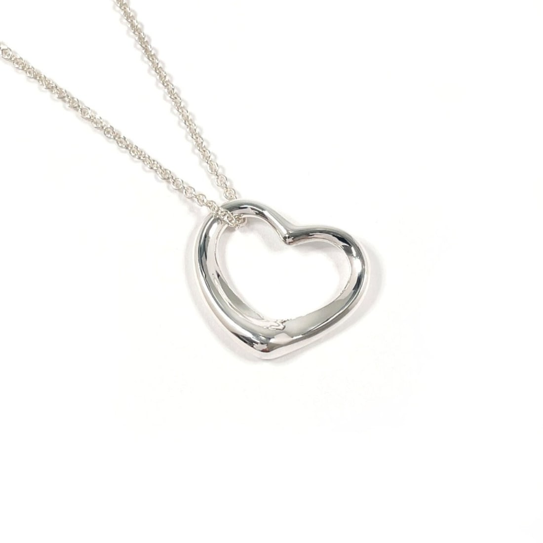 TIFFANY&Co. Tiffany Open Heart Elsa Peretti Necklace, Sterling Silver 925, Women's: --- Catalog ---Category: SizePendant Size: 18.6mm x 22.4mm / 0.73'' x 0.88''Neck Circumference: 41 cm / 16.14''Category: DesignColor: SilverGender: WomenMaterial: Silver 925Necklace Type: NecklaceCate