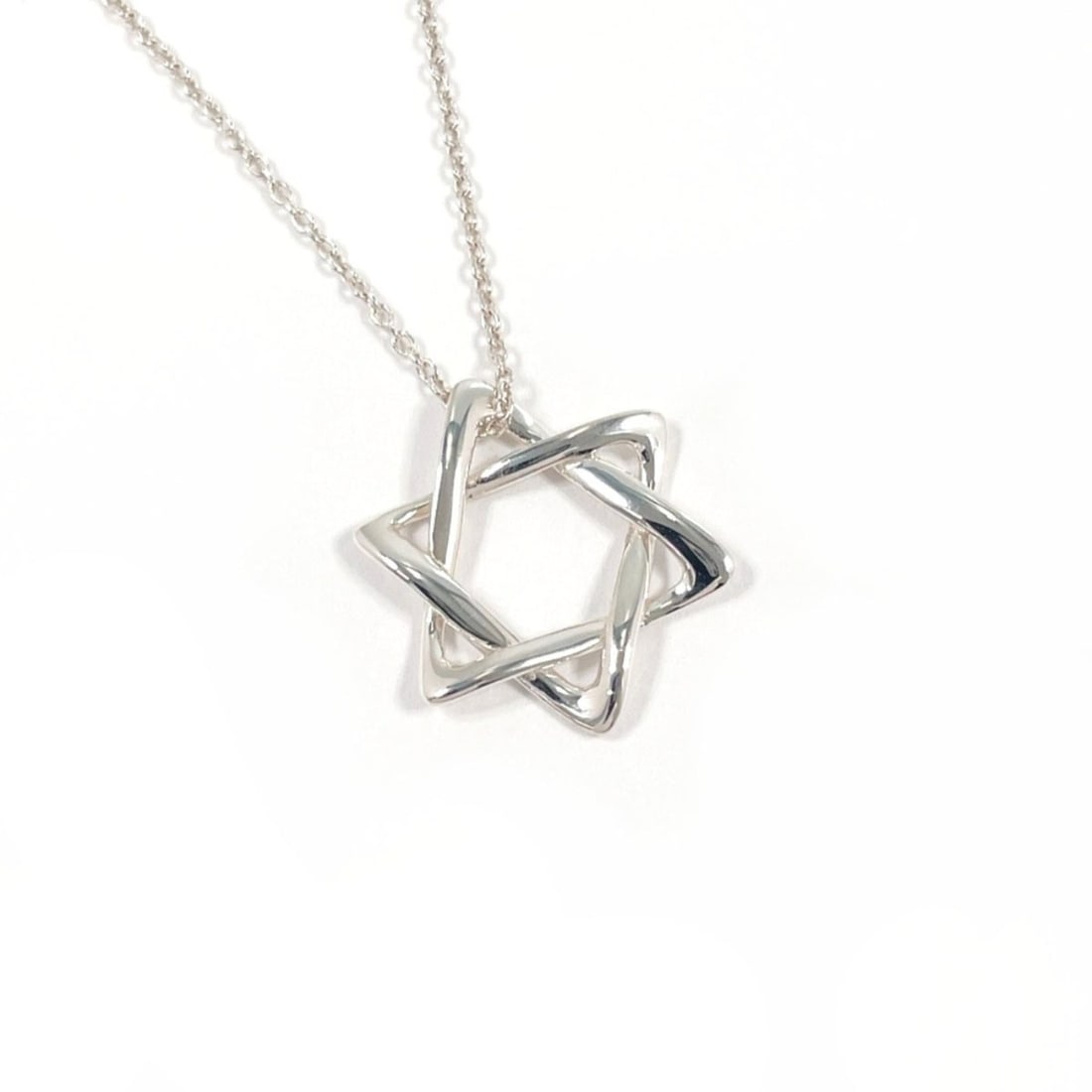 TIFFANY&Co. Tiffany Star of David Elsa Peretti Necklace, Sterling Silver, Women's: --- Catalog ---Category: SizePendant Size: 18mm x 15.7mm / 0.7'' x 0.61''Neck Circumference: 41 cm / 16.14''Category: DesignColor: SilverGender: WomenMaterial: Silver 925Necklace Type: NecklaceCategor