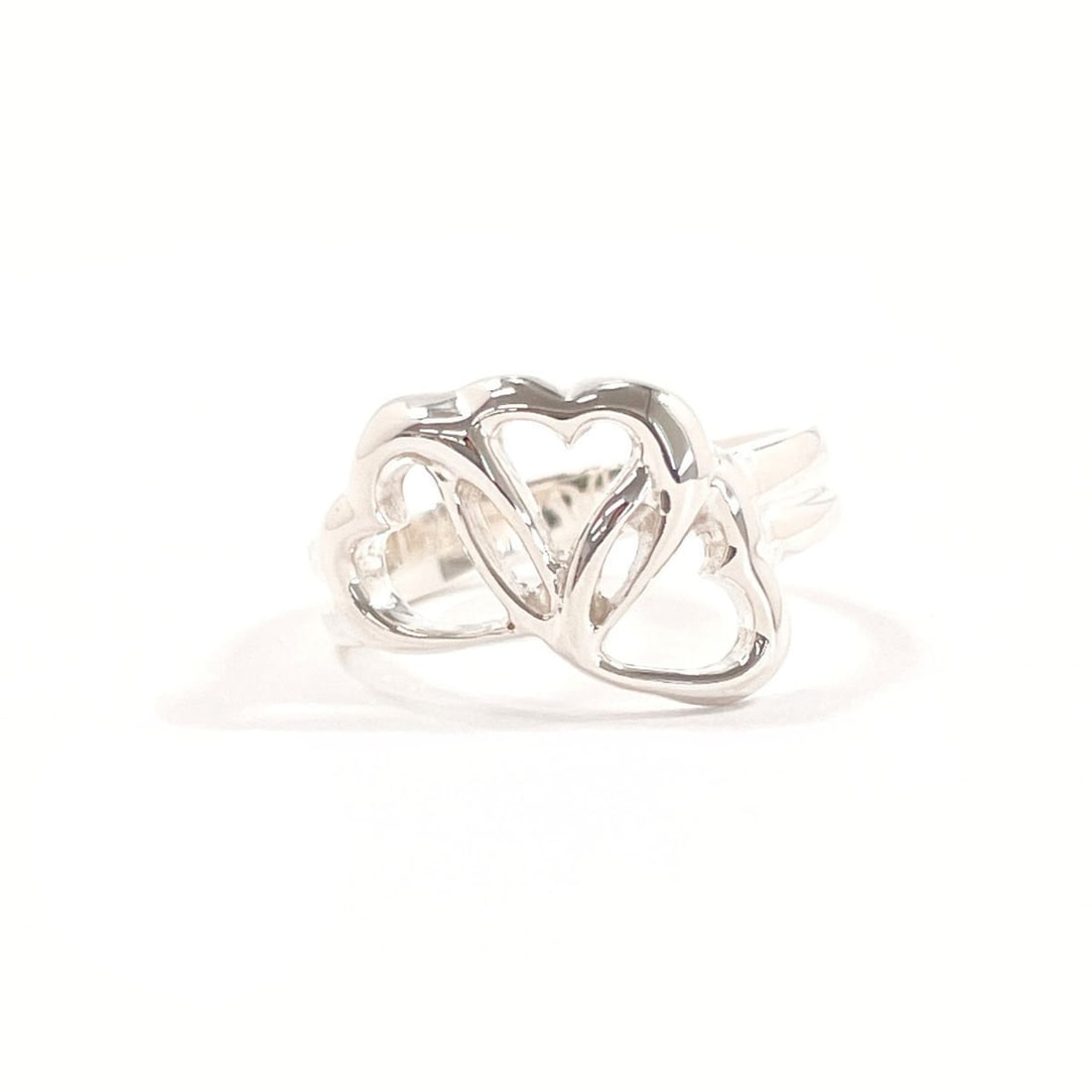 TIFFANY&Co. Tiffany Triple Heart Ring, Sterling Silver 925, Size 8, Silver, Women's: --- Catalog ---Category: PackNumber in Pack: 1Category: SizeJP Size: 8US Size: 4.5Category: DesignType: Band ringColor: SilverGender: WomenMaterial: Silver 925Category: GeneralBrand: Tiffany--- Item L