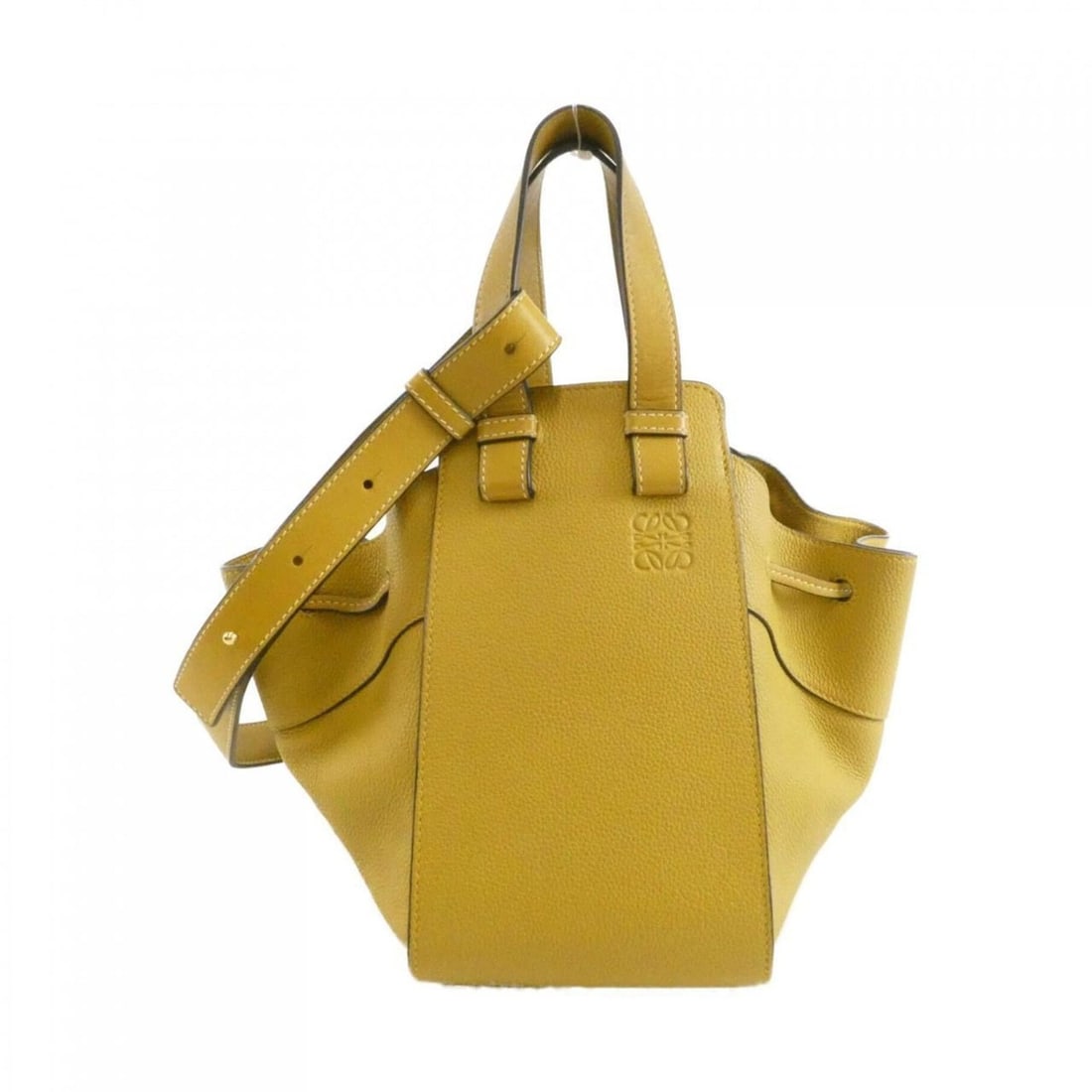 Loewe Hammock Drawstring Small 314 12 Z95 Shoulder Bag: --- Catalog ---Category: SizeSize (HxWxD): 25cm x 14cm x 24cm / 9.84'' x 5.51'' x 9.44''Category: DesignType: Shoulder bagColor: OchreGender: WomenMaterial: Leather Hardware Color: GoldLeather/Fur Typ