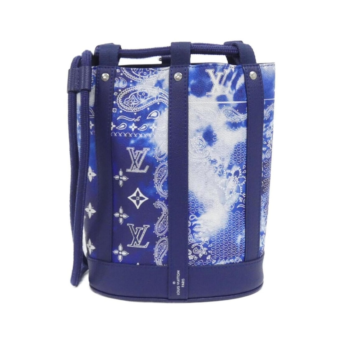 Louis Vuitton Monogram Bandana Randonee PM M20562 Shoulder Bag: --- Catalog ---Category: SizeSize (HxWxD): 27cm x 20cm x 12cm / 10.62'' x 7.87'' x 4.72''Category: DesignType: Shoulder bagColor: BlueGender: Men,WomenMaterial: Leather Hardware Color: SilverLeather/F