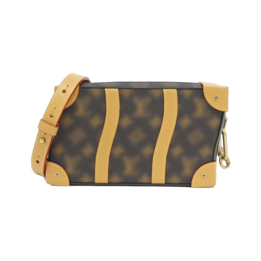 Louis Vuitton This Is Not Monogram Soft Trunk M81580 Shoulder Bag: --- Catalog ---Category: SizeSize (HxWxD): 14cm x 22cm x 5cm / 5.51'' x 8.66'' x 1.96''Category: DesignType: Shoulder bagColor: MarronGender: Women,MenMaterial: Coated canvas Hardware Color: GoldCateg