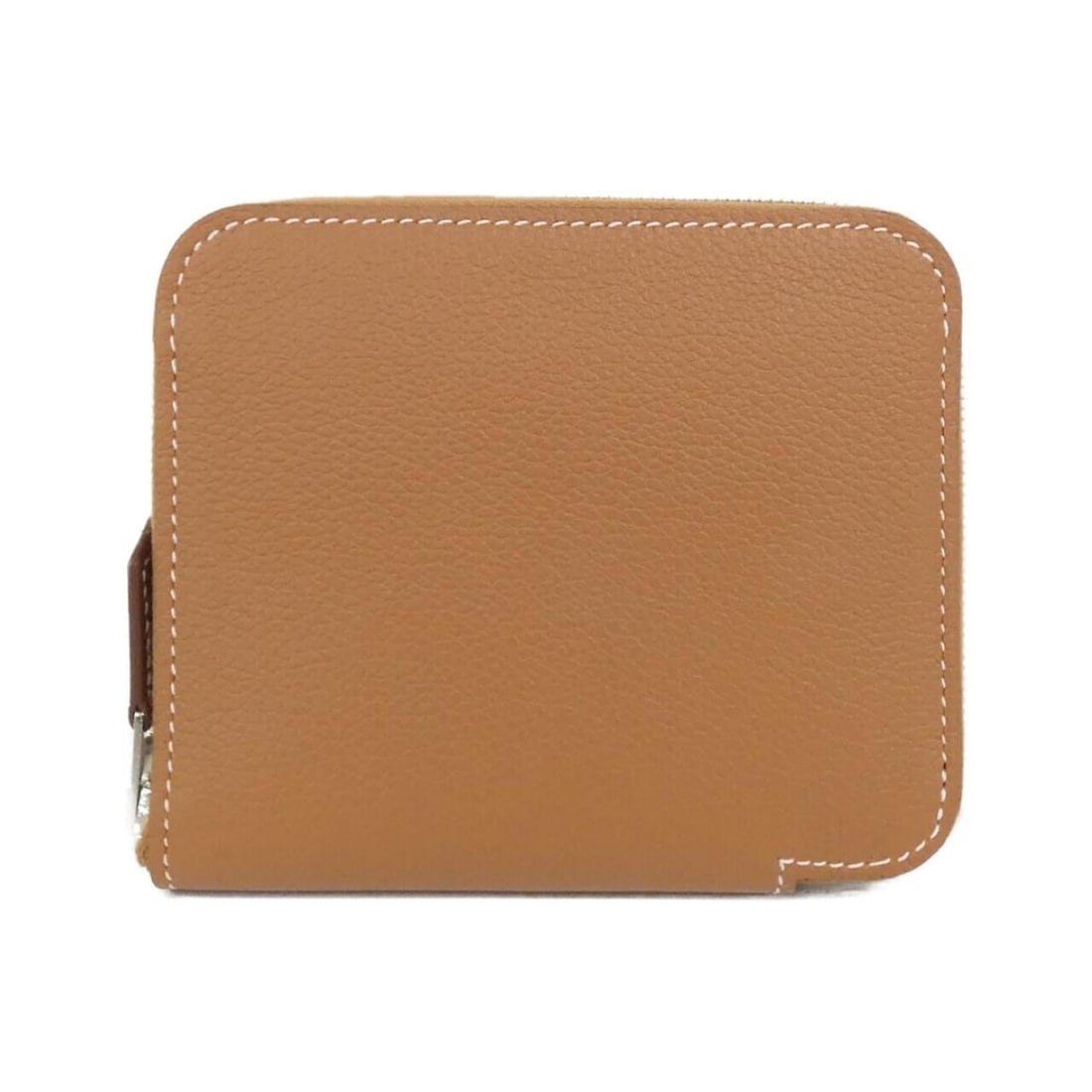 Hermes EN LIBERTE Silk In Compact 084541CK Wallet: --- Catalog ---Category: SizeSize (HxWxD): 9cm x 11cm x 1.5cm / 3.54'' x 4.33'' x 0.59''Category: DesignType: Coin purse/coin caseColor: BrownGender: WomenMaterial: Silk , Leather Category: GeneralMPN
