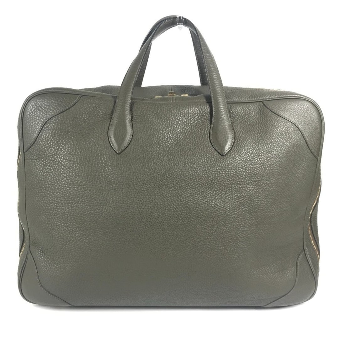 HERMES Victoria 50 bag, handbag, tote travel Boston made of Taurillon Clemence leather, available in: --- Catalog ---Category: SizeSize (HxWxD): 34.5cm x 49cm x 14.5cm / 13.58'' x 19.29'' x 5.7''Category: DesignType: Boston bag, Handbag, Tote bagColor: KhakiGender: Men,WomenMaterial: Taurillon clemenc
